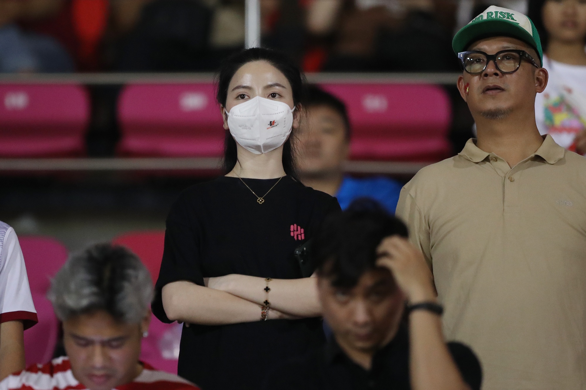 Nguoi yeu Quang Hai lang le trong ngay dang quang cua tuyen Viet Nam hinh anh