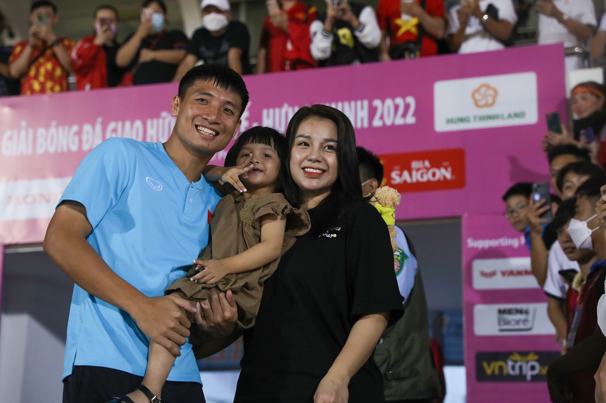 Ban gai Quang Hai anh 4