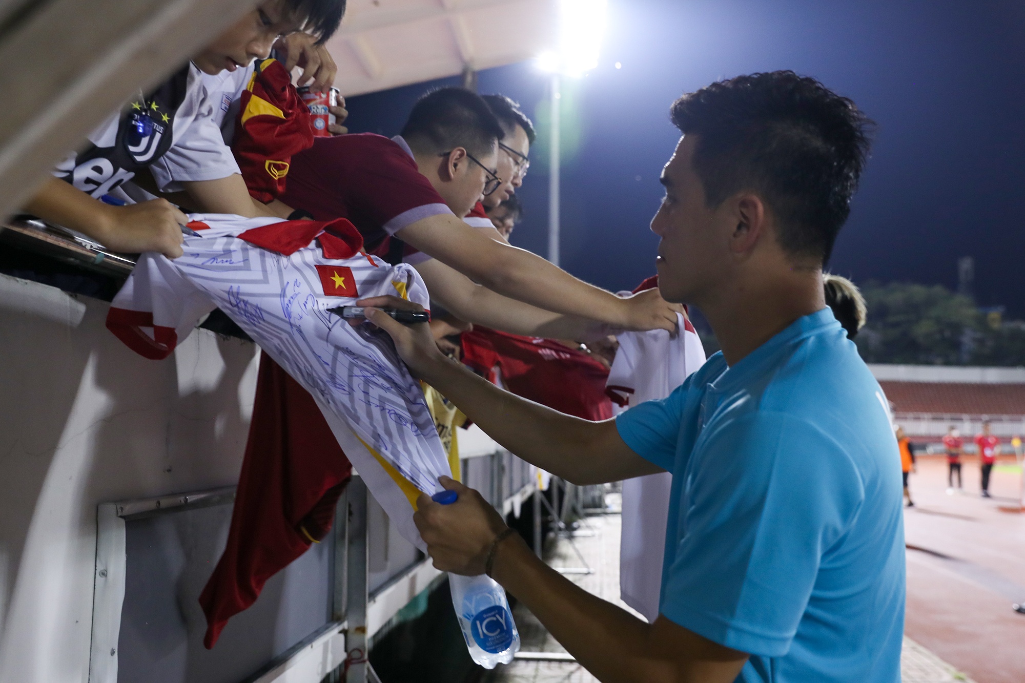 Ban gai Quang Hai anh 6