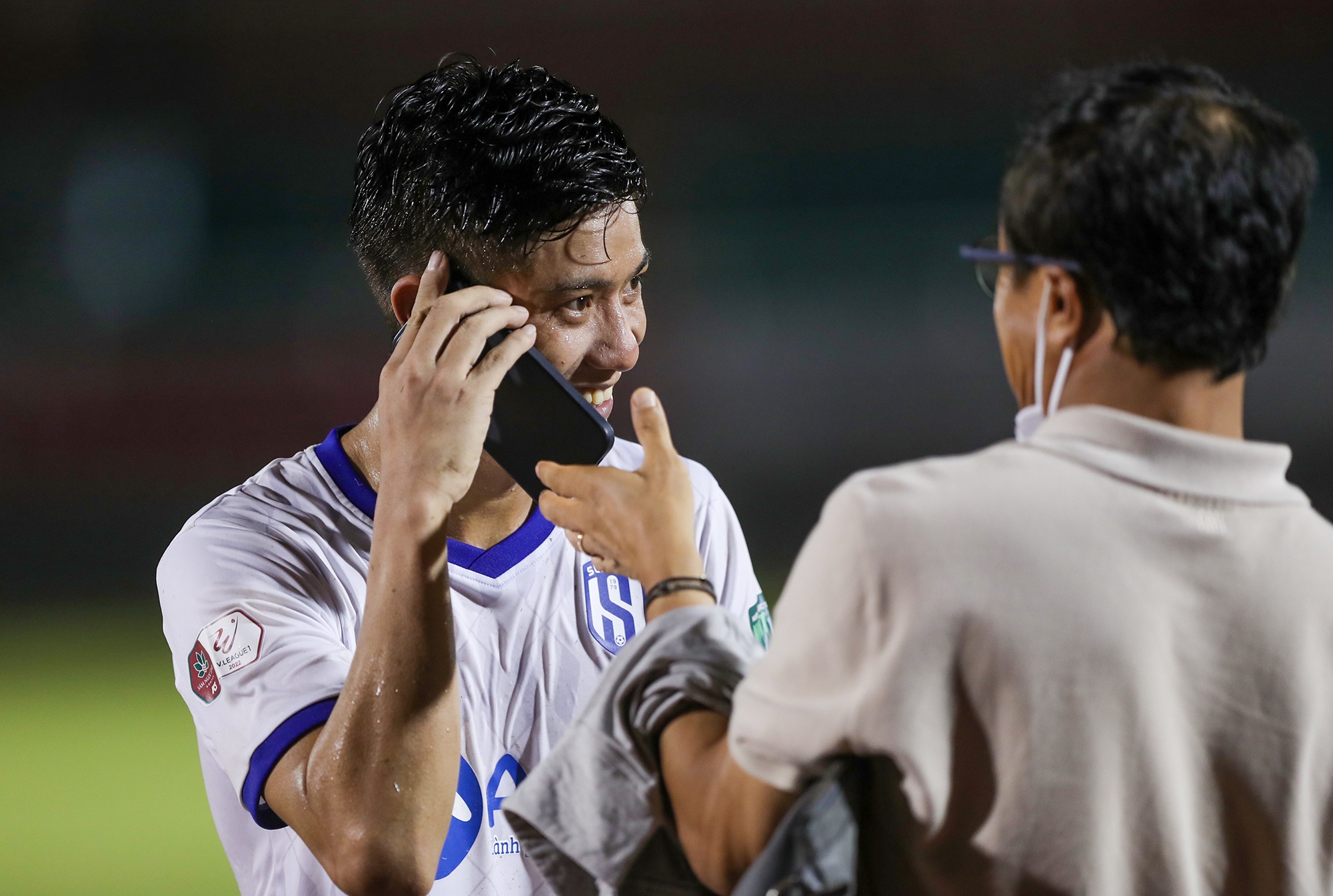 Phan Van Duc duoc HLV Park Hang-seo chuc mung qua dien thoai hinh anh