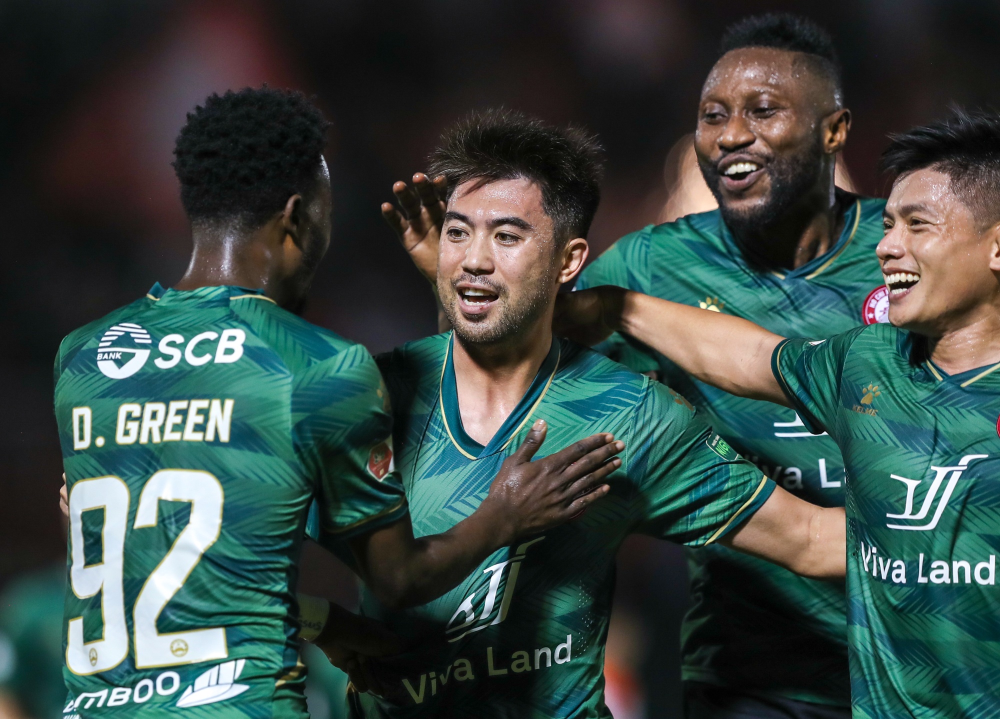 CLB TP.HCM vo oa cam xuc trong ngay tru hang hinh anh