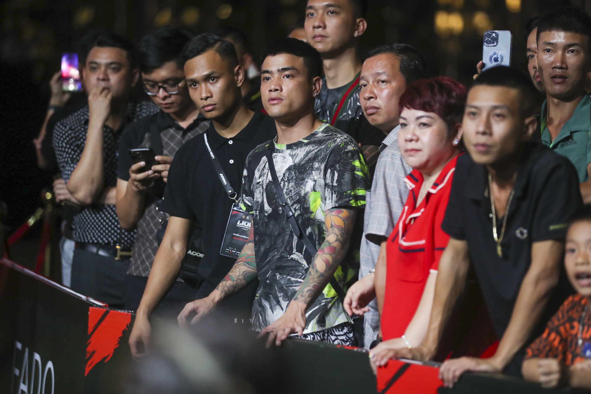 10 trieu mot ve nhung khan gia van chat kin dem chung ket MMA hinh anh