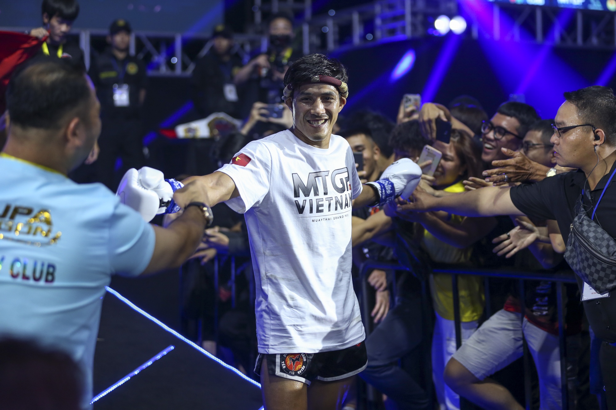 Duy Nhat danh bai vo si Thai Lan, keo dai mach vo dich hinh anh