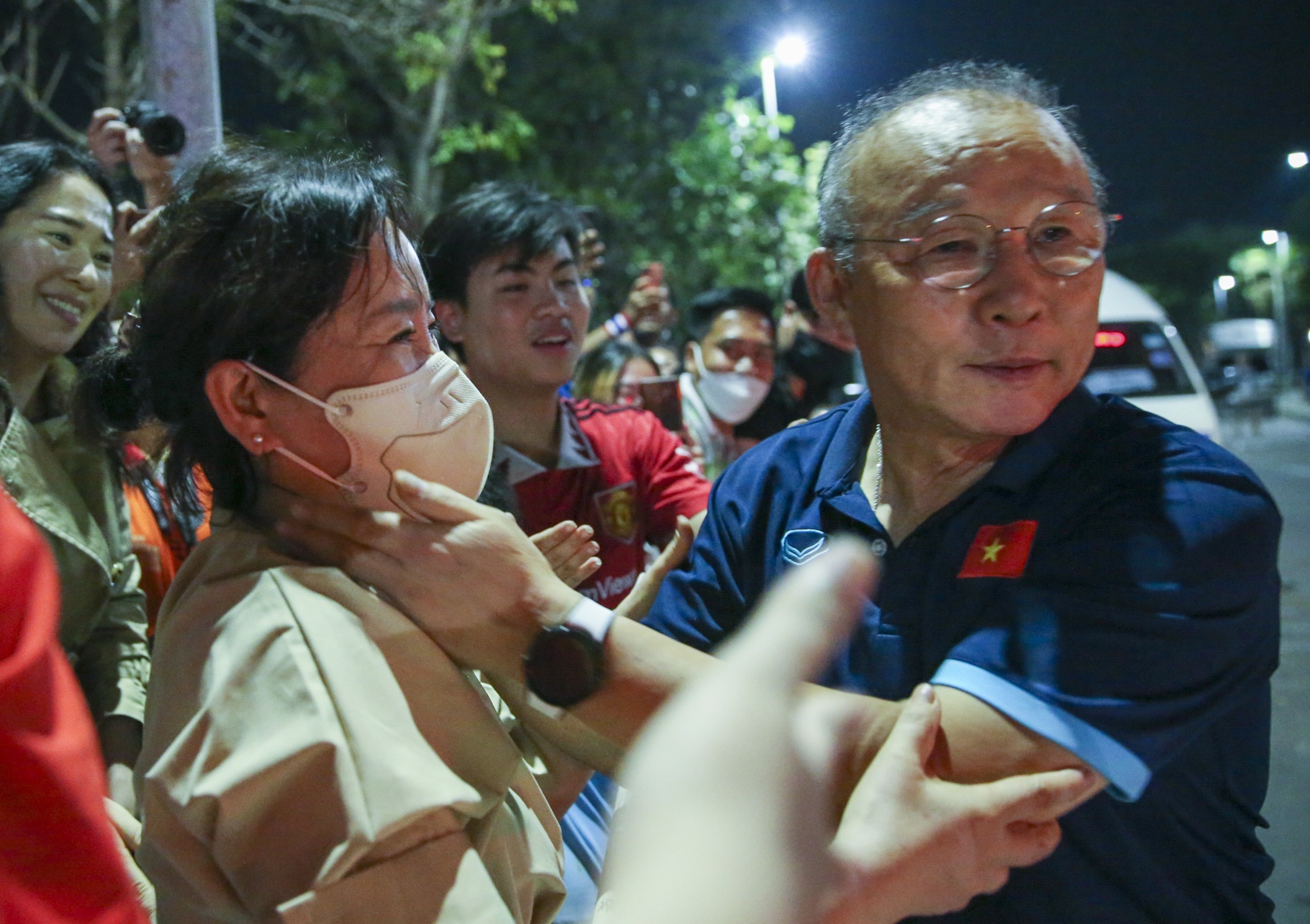 HLV Park Hang-seo om cham lay vo sau tran chung ket AFF Cup 2022 hinh anh