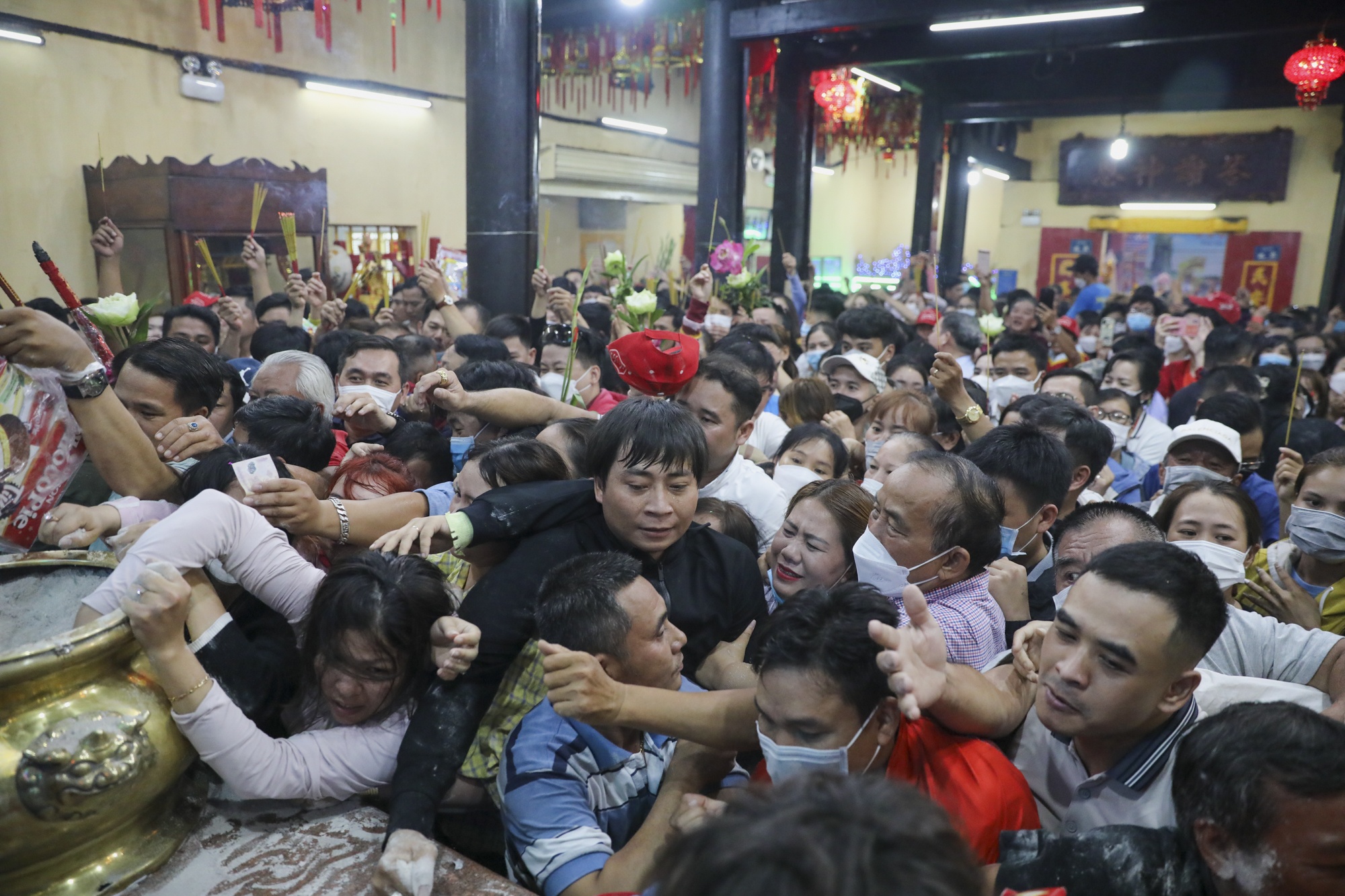 chua ba binh duong anh 2