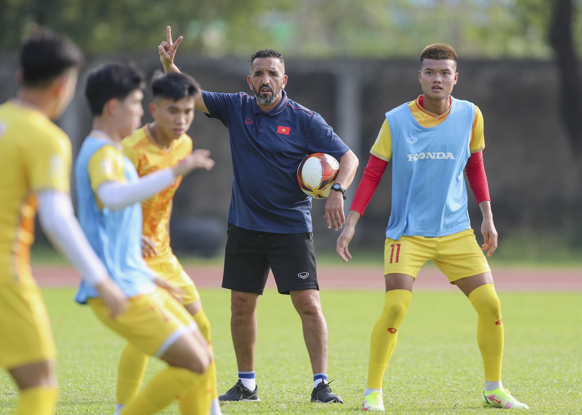 HLV Philippe Troussie anh 6