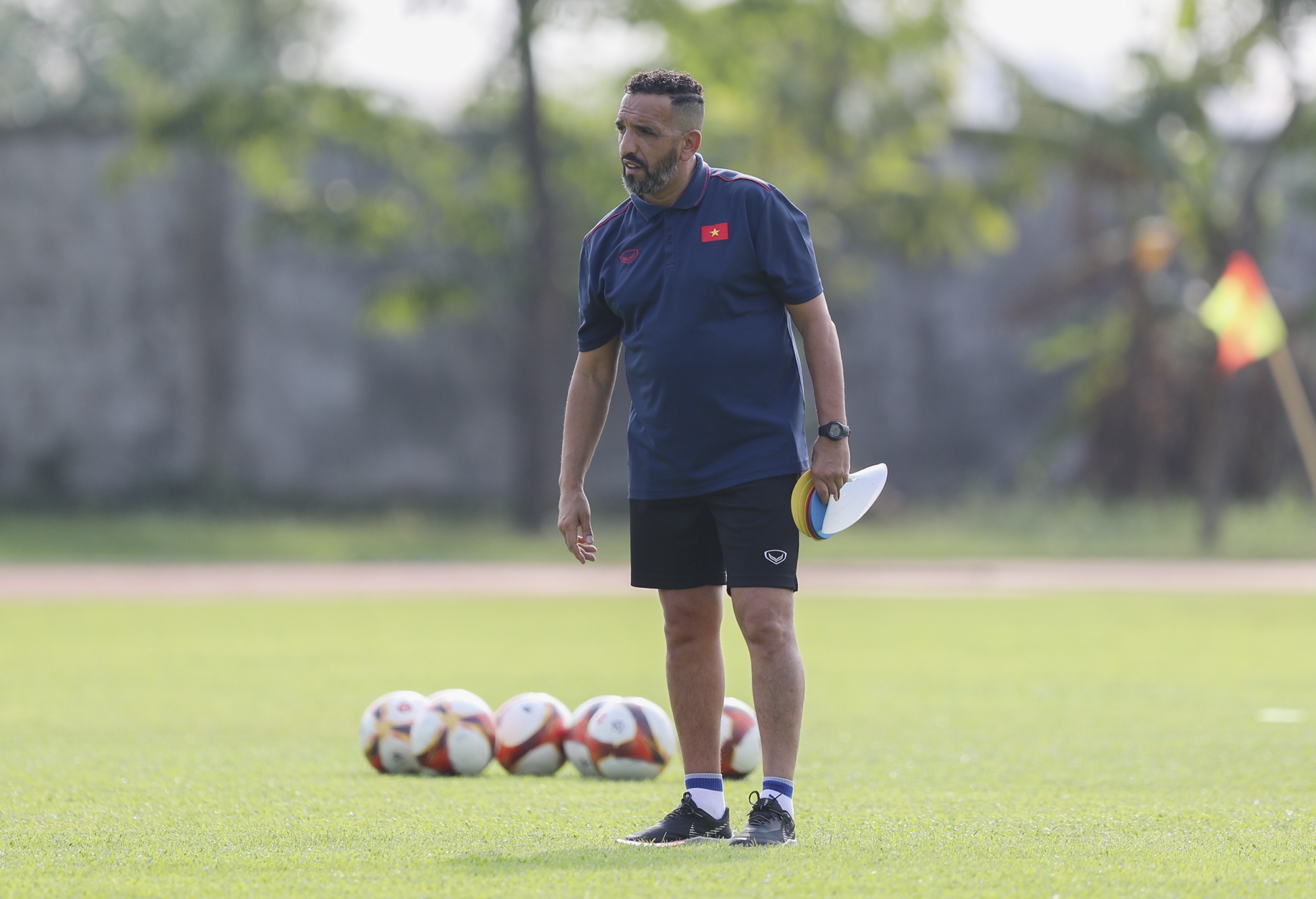 HLV Philippe Troussie anh 2