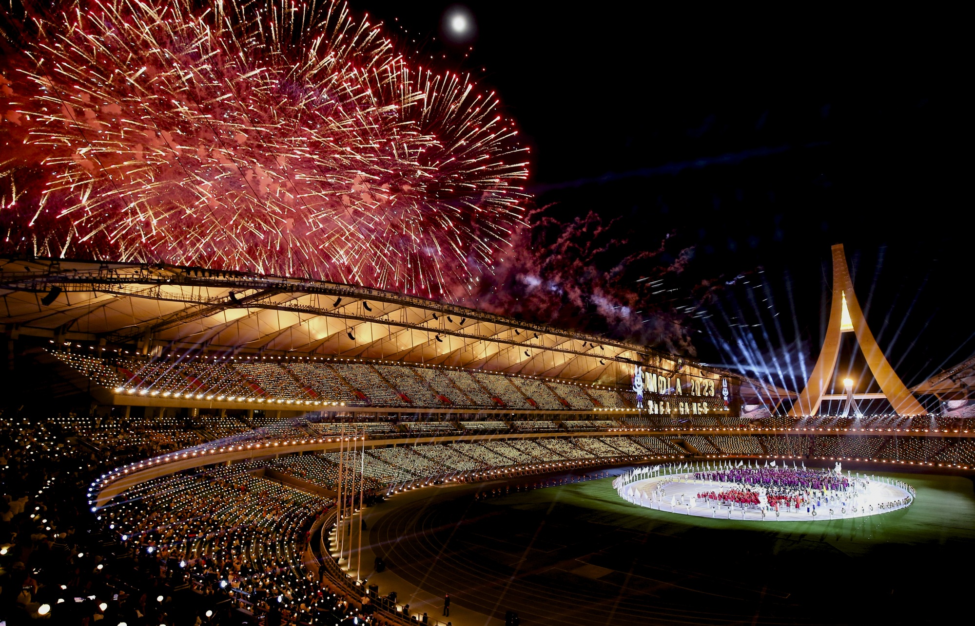 Man phao hoa an tuong cua chu nha Campuchia tai SEA Games 32 hinh anh