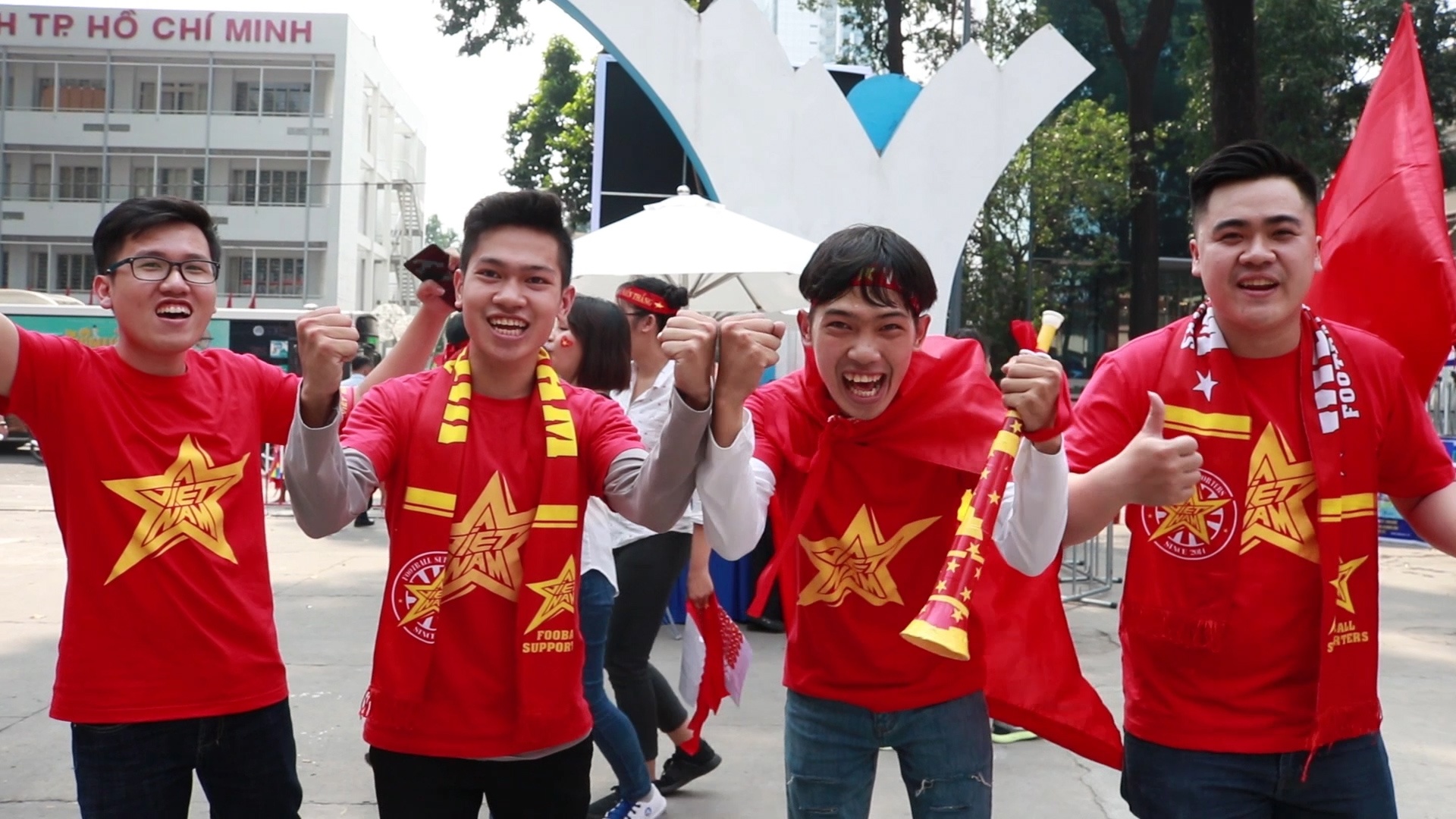 CDV tai Nha van hoa Thanh nien co vu het minh cho U23 VN hinh anh