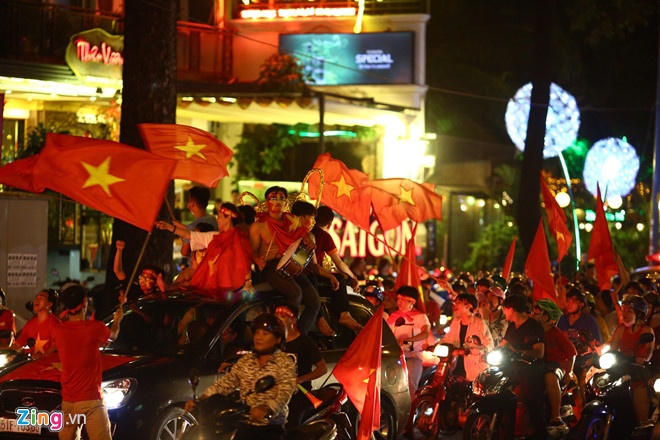 Hang dai xe co xuong duong tai TP.HCM hinh anh