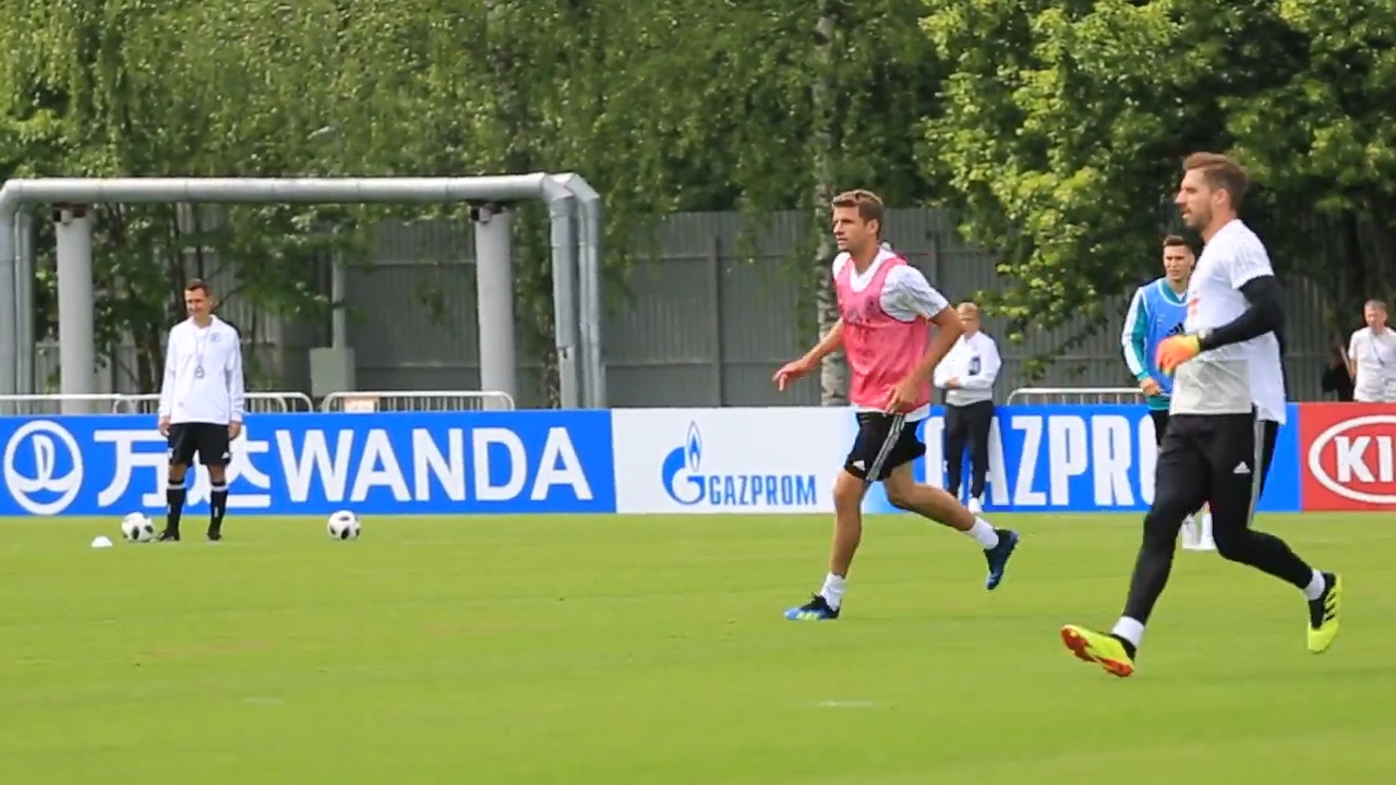 Doi tuyen Duc tap luyen trong ngay dau toi Nga hinh anh