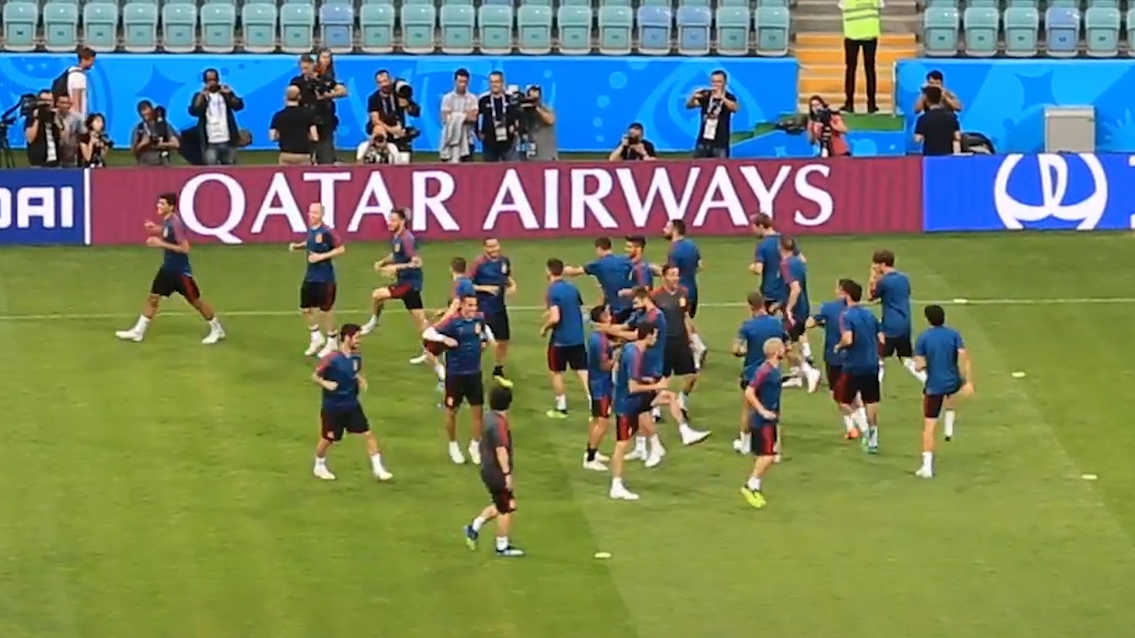 Tuyen Tay Ban Nha tap luyen truoc tran gap Bo Dao Nha hinh anh