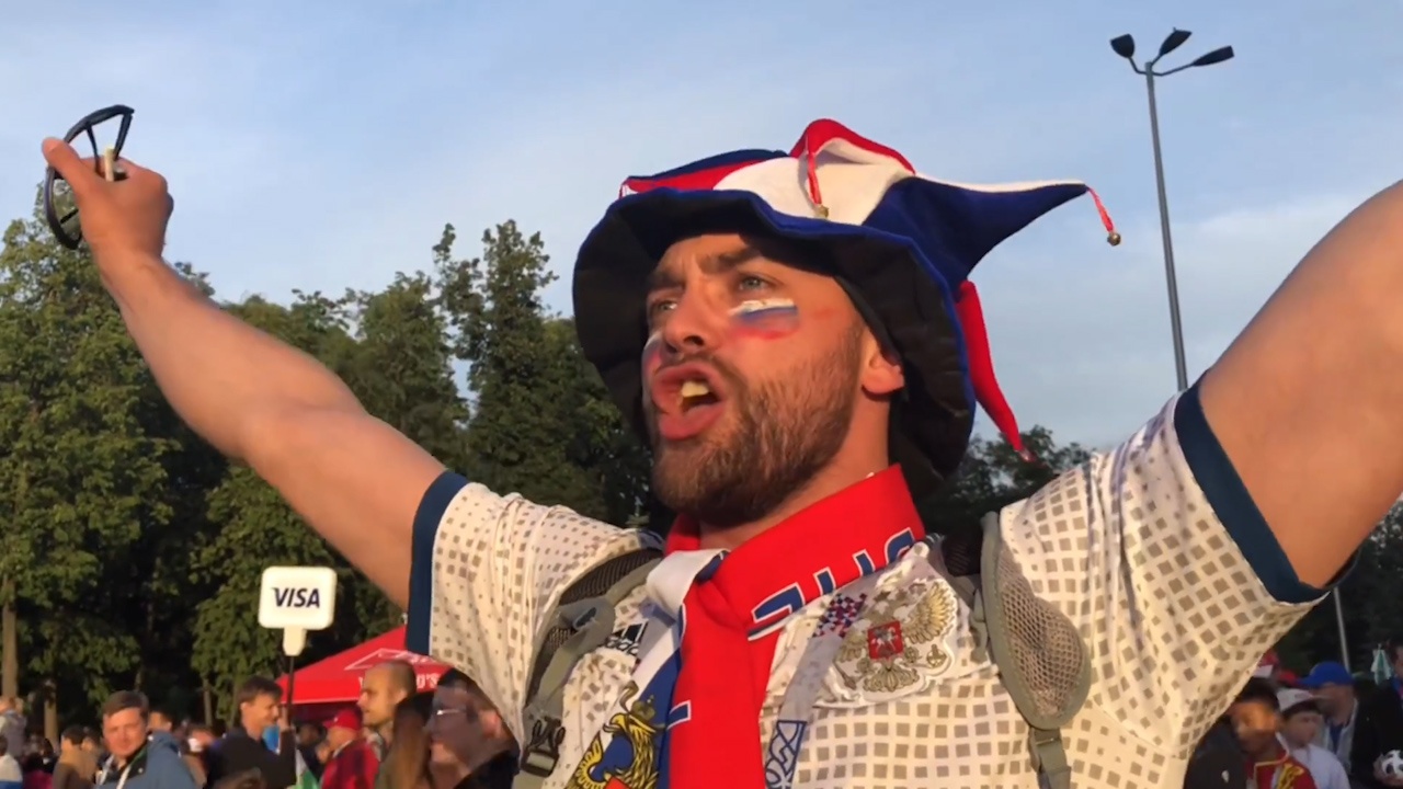 Nguoi ham mo tuyen Nga phat cuong sau chien thang truoc A Rap Saudi hinh anh