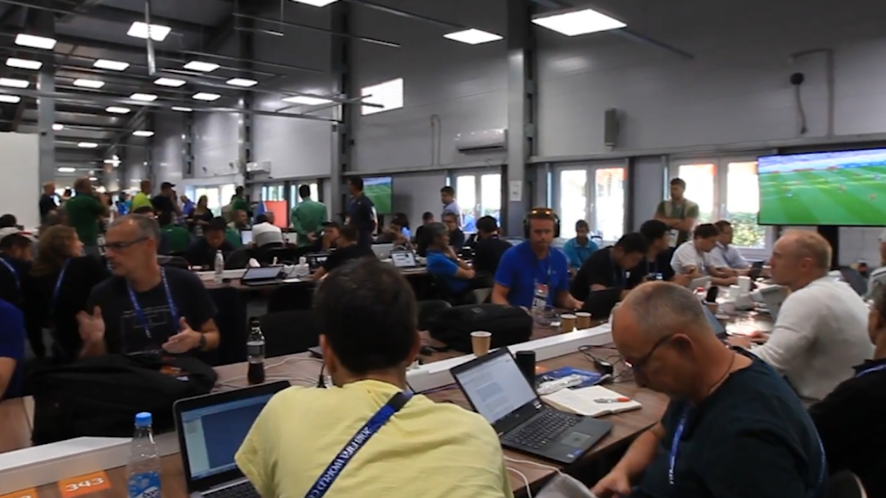 Ben trong mot trung tam bao chi phuc vu World Cup tai Nga hinh anh