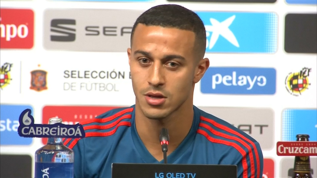 Tay Ban Nha 'khong chi dau voi 11, ma la hang nghin nguoi Nga' hinh anh