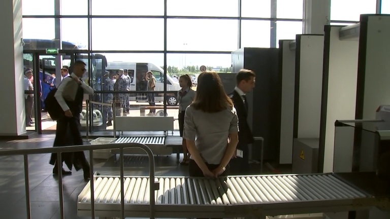 Ronaldo cung dong doi da len duong ve nha hinh anh