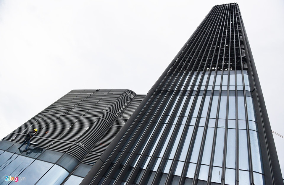 Hon 2.000 lao dong dang gap rut hoan thien toa nha cao nhat Viet Nam hinh anh