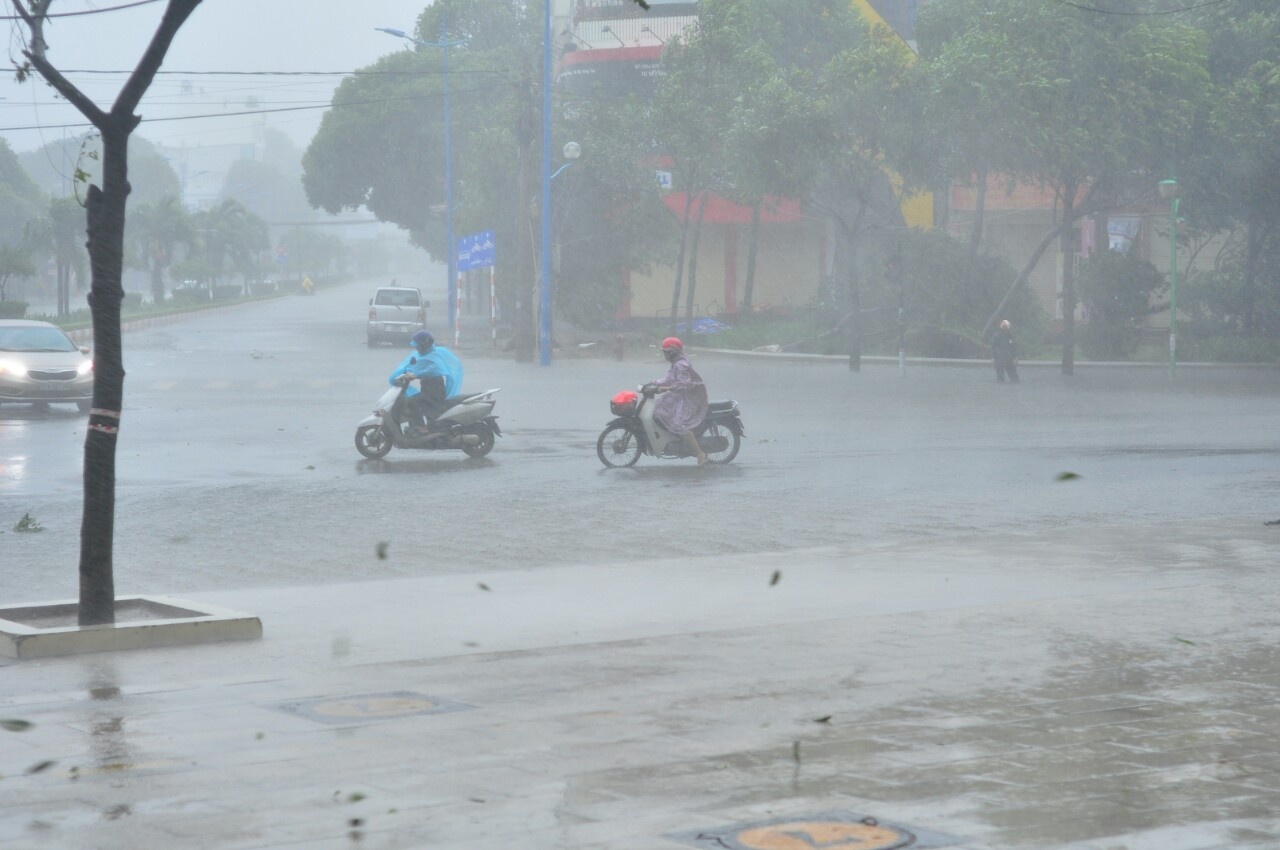 Mua lon, gio giat manh o TP Vung Tau hinh anh