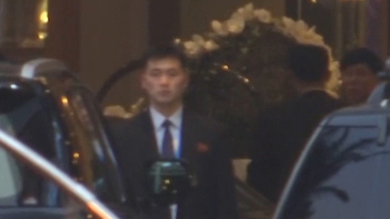 Ve si ong Kim Jong Un chuan bi doan xe roi khach san hinh anh