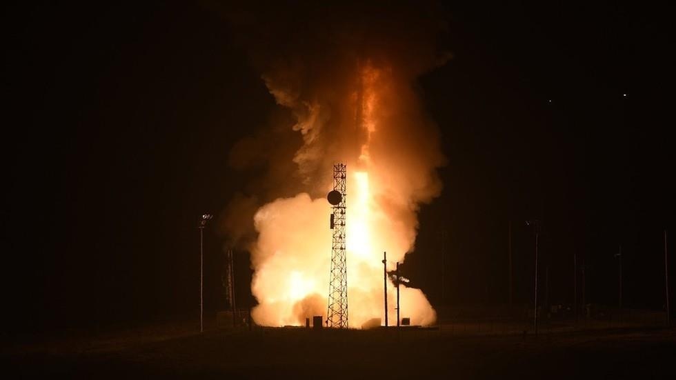 My phong thu ten lua lien luc dia kho danh chan nhat Minuteman III hinh anh