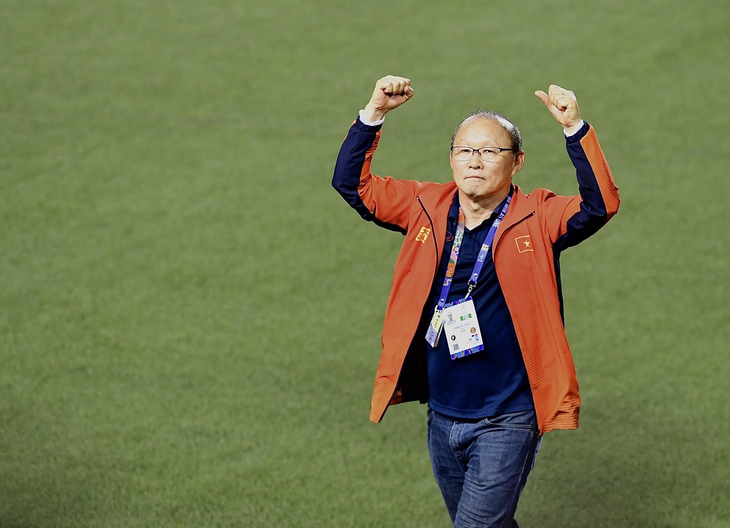 Khong khi tren san sau chung ket U22 Viet Nam - Indonesia hinh anh