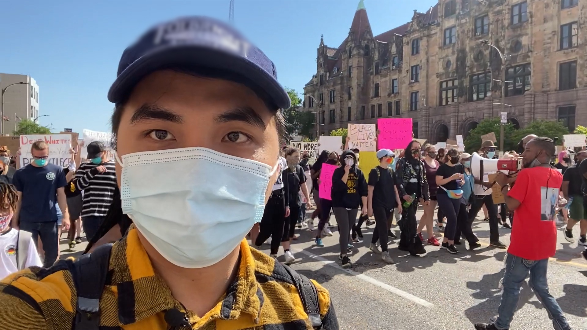 Nguoi bieu tinh tai My: Toa nha bi dot co the xay lai, nguoi thi khong hinh anh