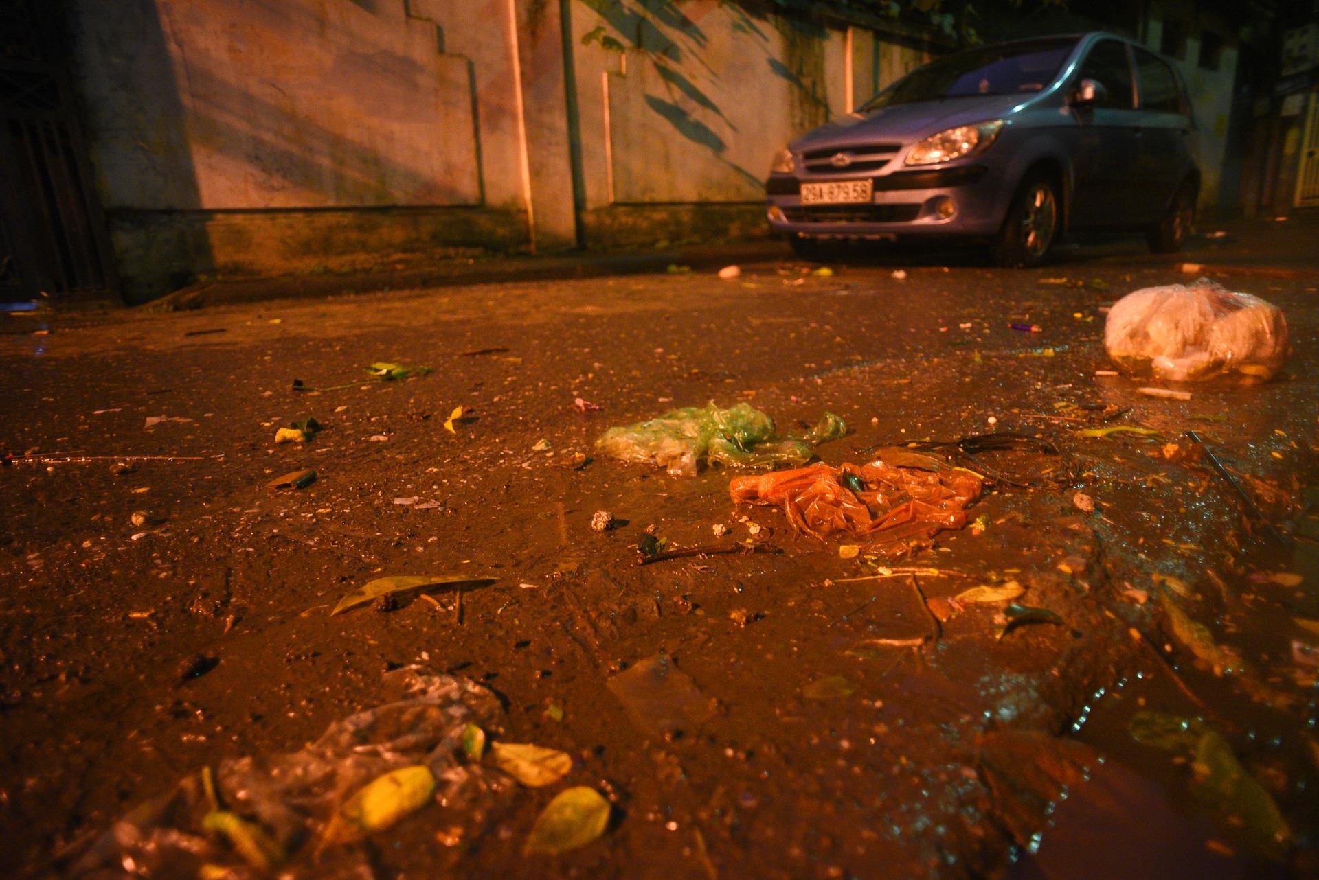 Tat bat don nha trong dem sau ngap lut Ha Noi anh 11