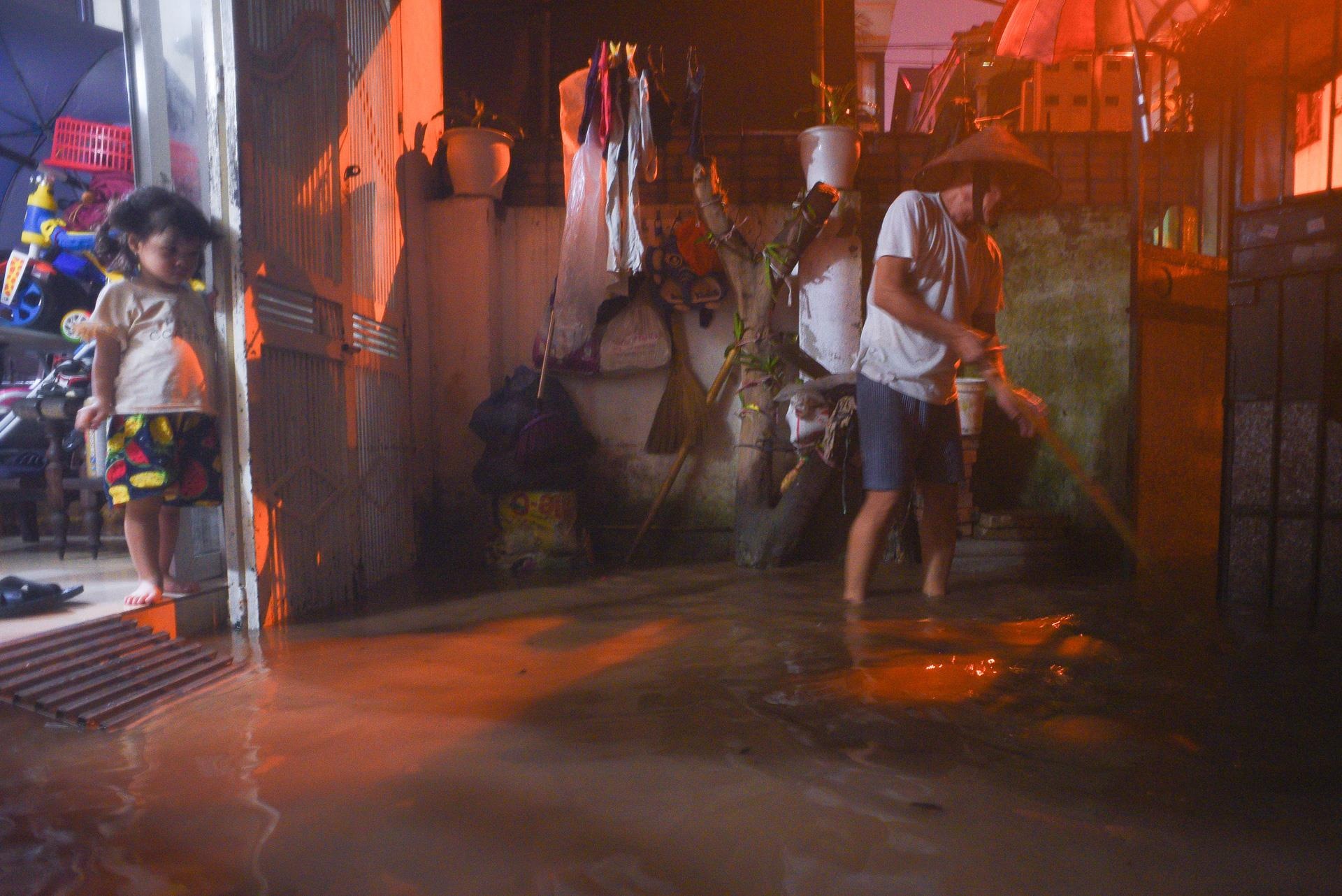 Tat bat don nha trong dem sau ngap lut Ha Noi anh 6