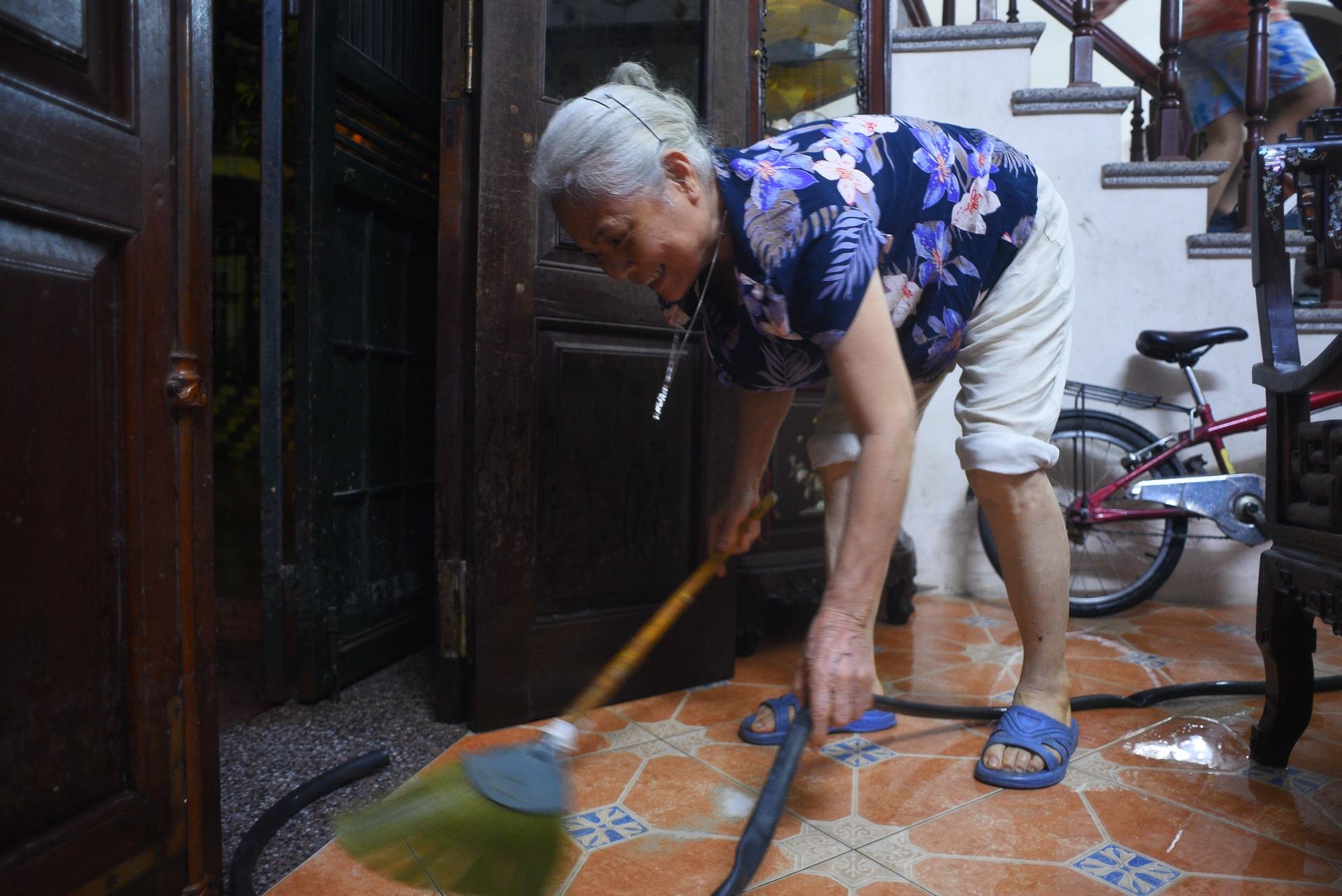 Tat bat don nha trong dem sau ngap lut Ha Noi anh 8