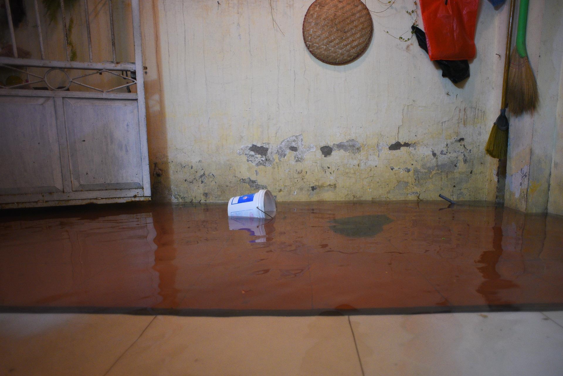 Tat bat don nha trong dem sau ngap lut Ha Noi anh 9