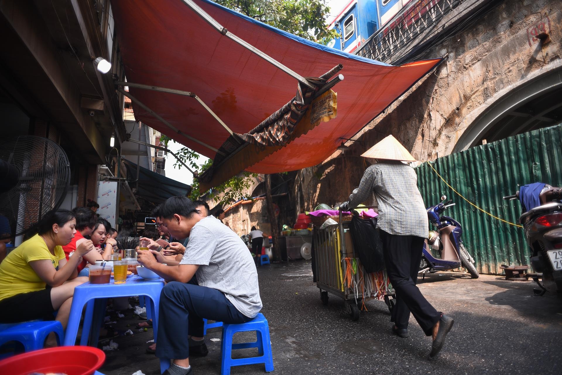 80.000 mot bat pho Man, anh 10