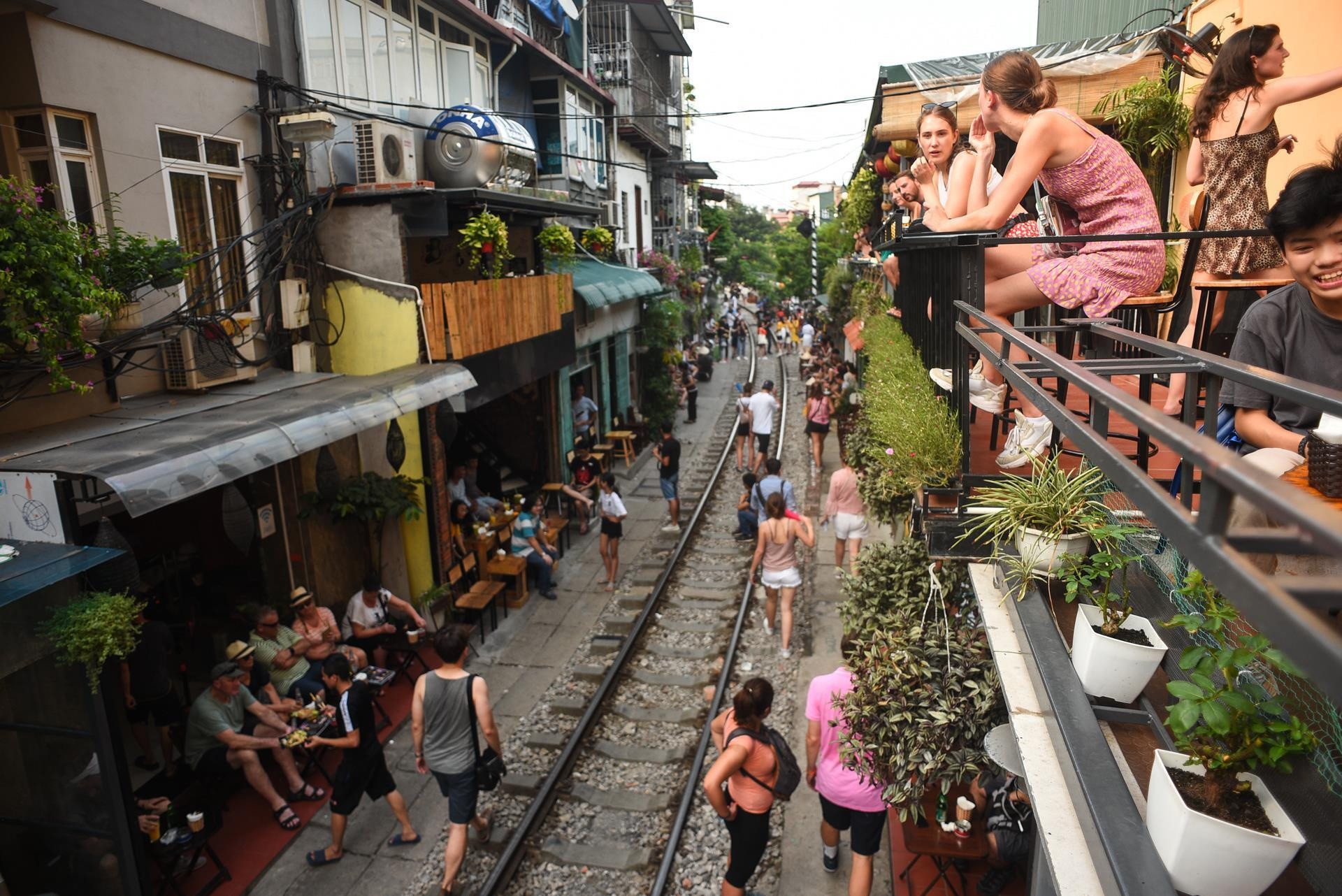 Phố du lịch đường tàu Hà Nội ảnh 10 Pho du lich duong tau Ha Noi anh 10