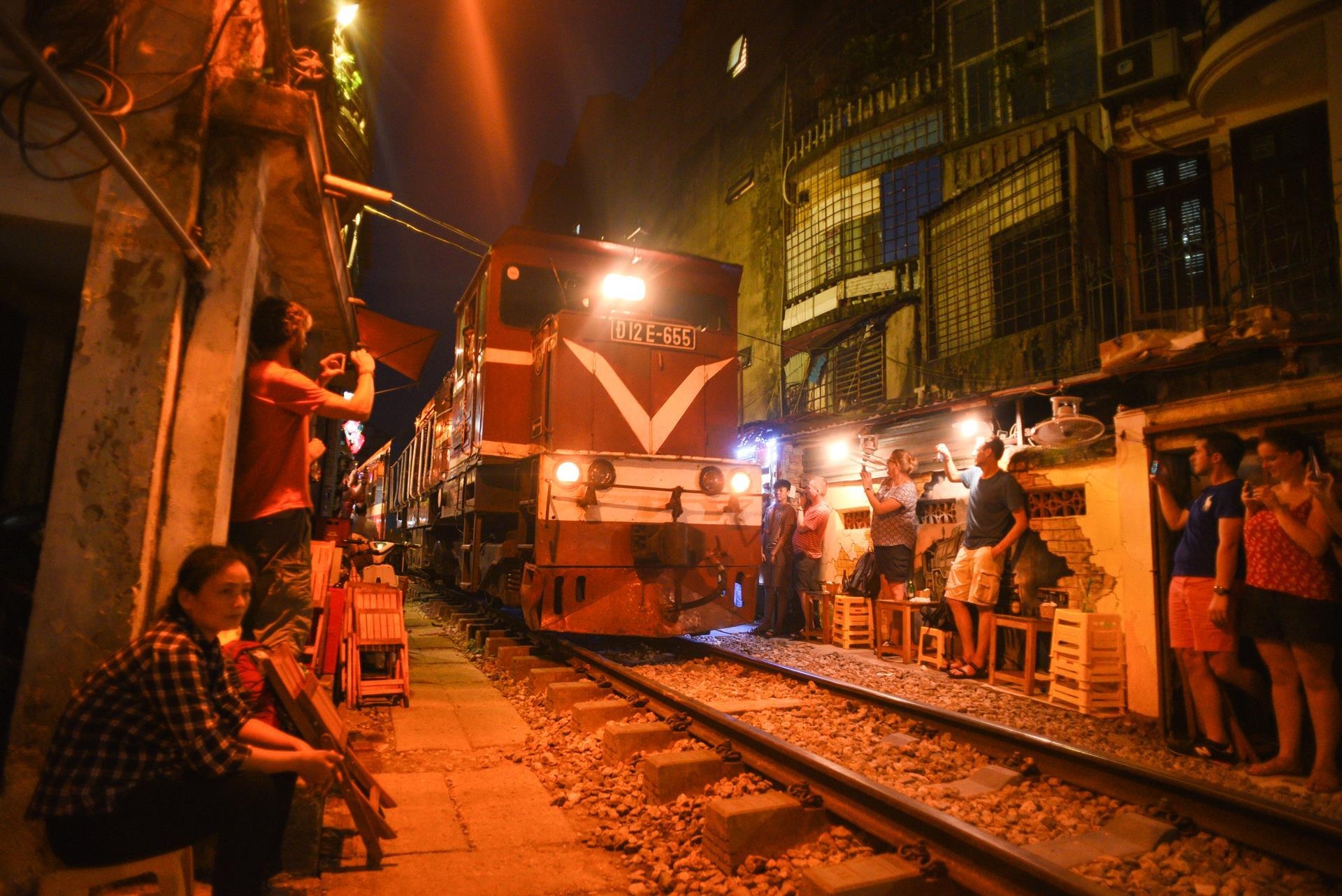 Phố du lịch đường tàu Hà Nội ảnh 32 Pho du lich duong tau Ha Noi anh 32