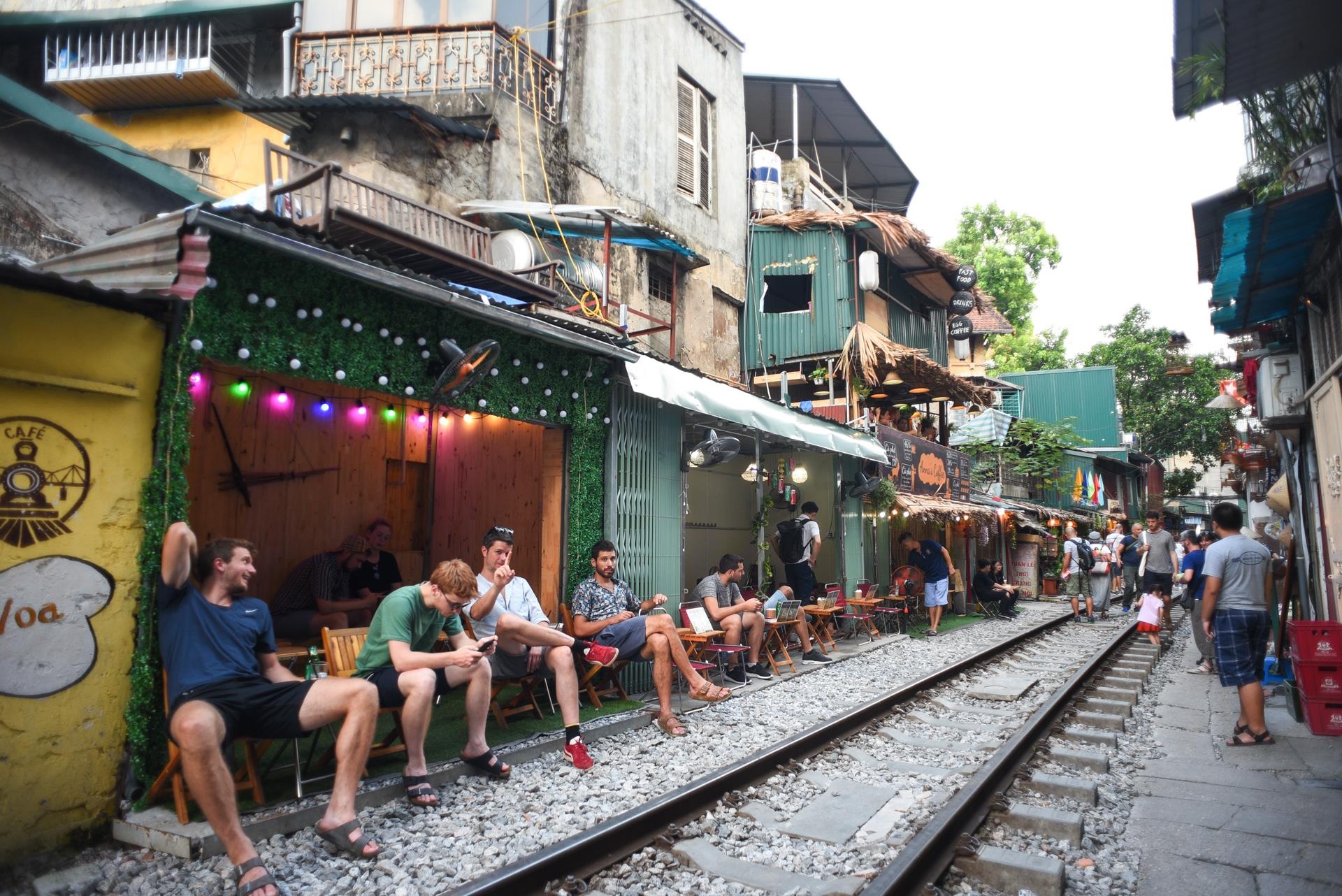 Phố du lịch đường tàu Hà Nội ảnh 15 Pho du lich duong tau Ha Noi anh 15