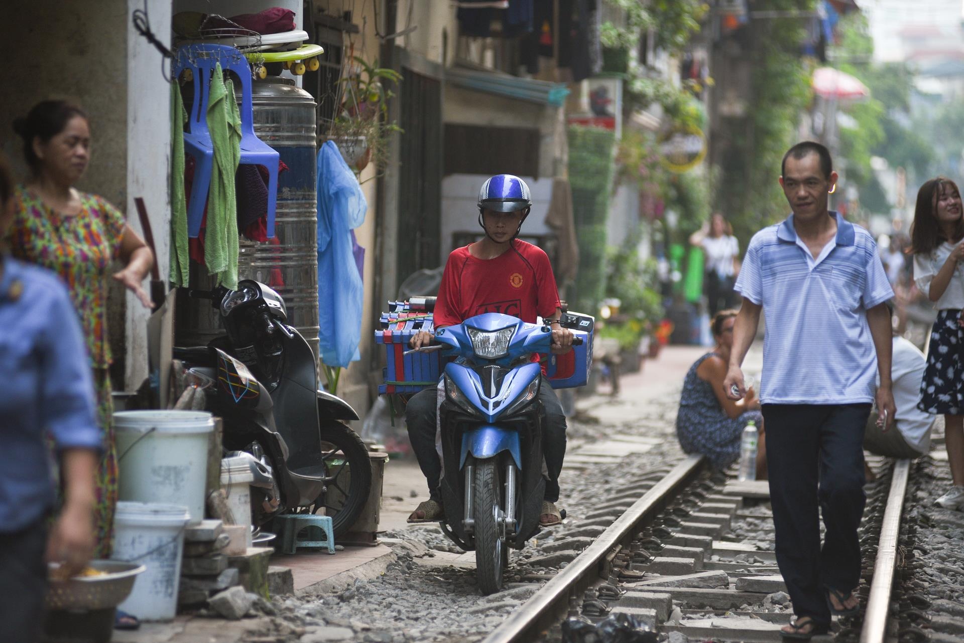 Phố du lịch đường tàu Hà Nội ảnh 21 Pho du lich duong tau Ha Noi anh 21
