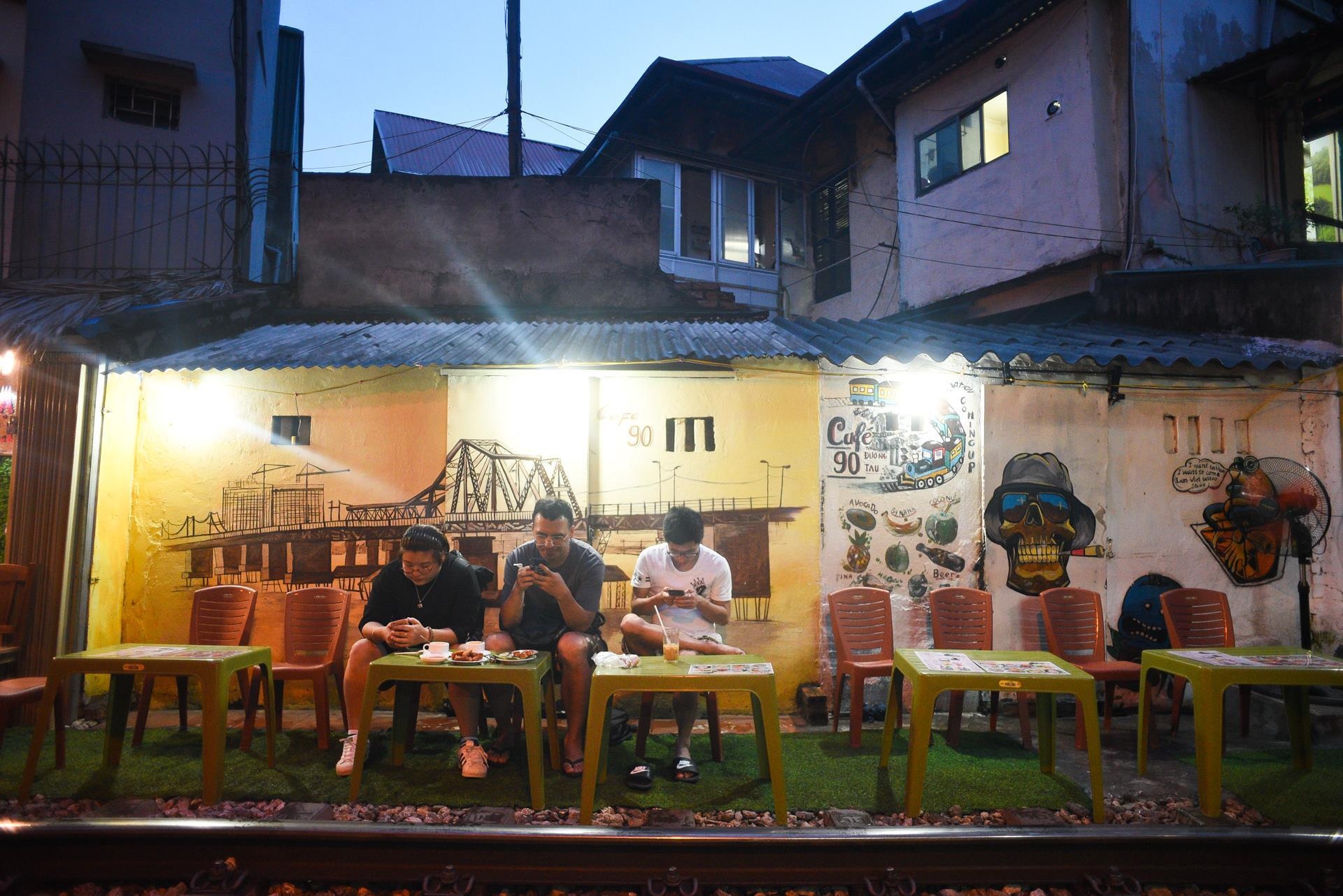 Phố du lịch đường tàu Hà Nội ảnh 35 Pho du lich duong tau Ha Noi anh 35