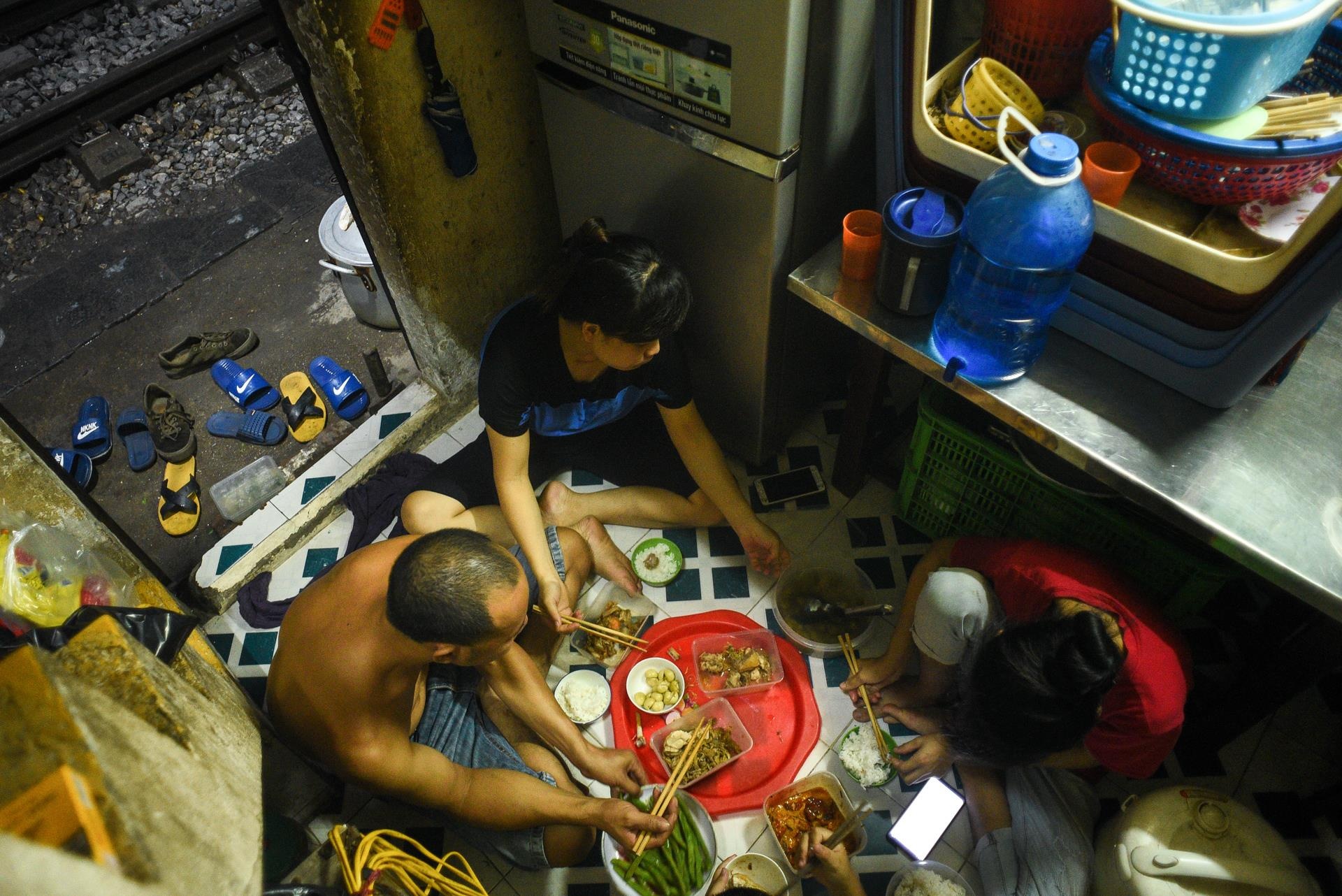 Phố du lịch đường tàu Hà Nội ảnh 40 Pho du lich duong tau Ha Noi anh 40