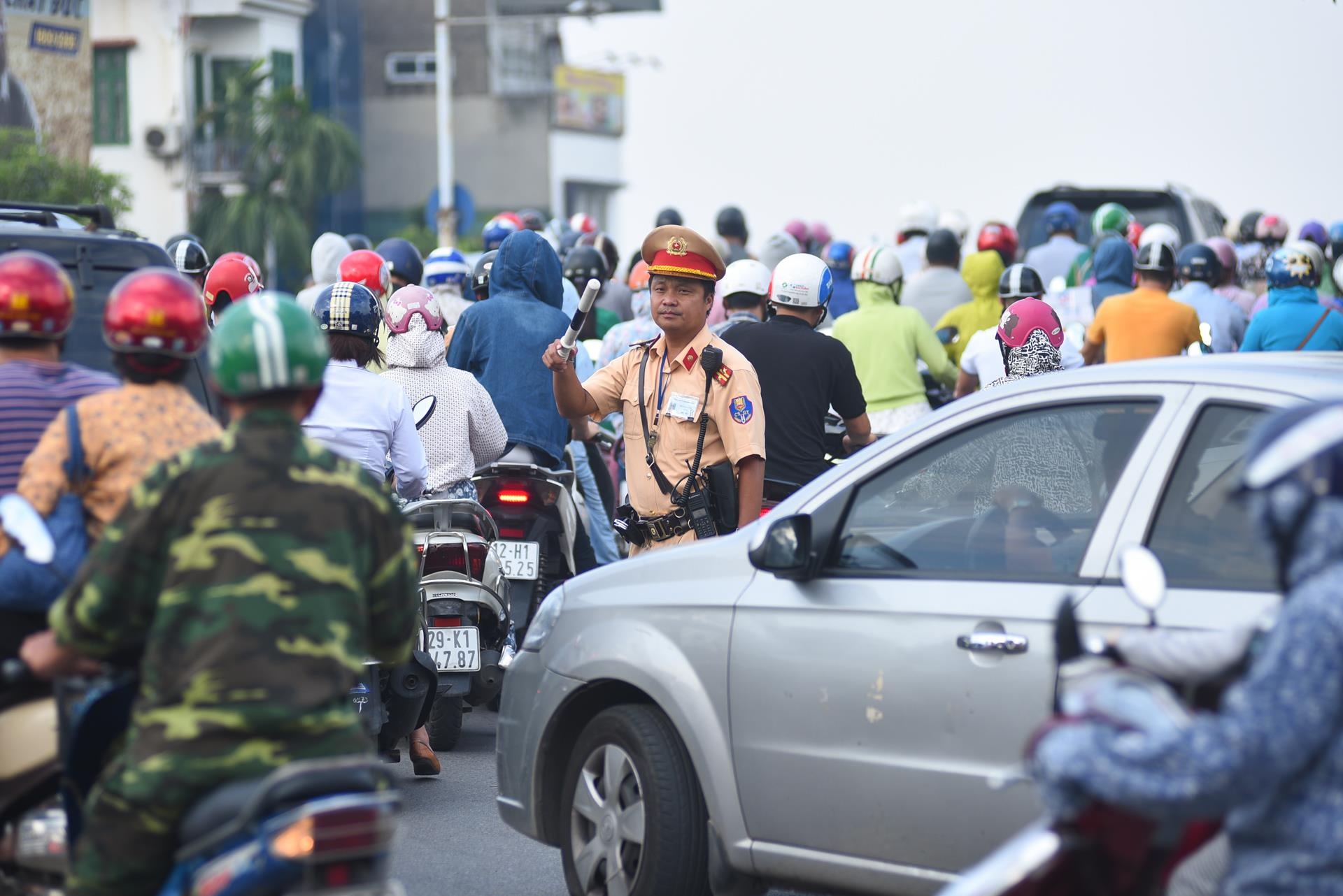 Nut giao Nguyen Van Cu - Chuong Duong anh 11