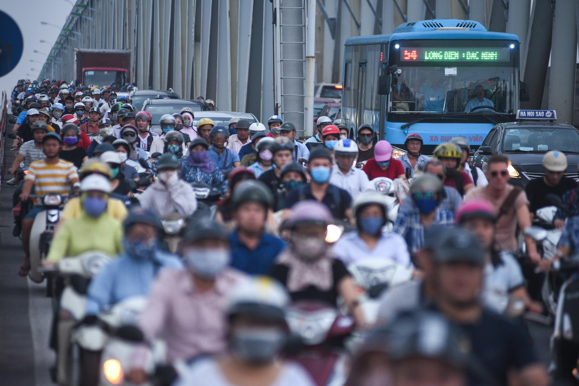 Nut giao Nguyen Van Cu - Chuong Duong anh 1