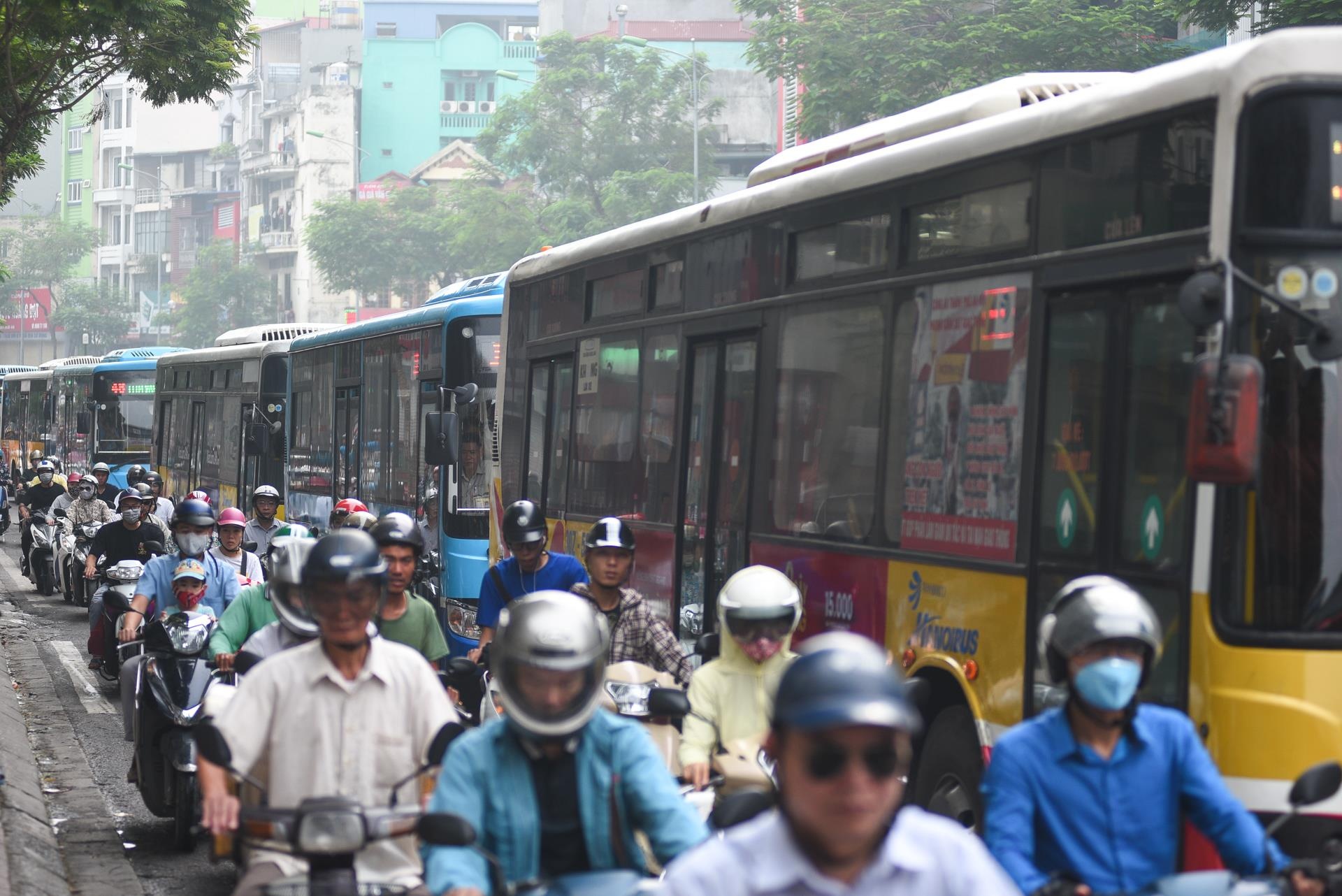 Nut giao Nguyen Van Cu - Chuong Duong anh 3