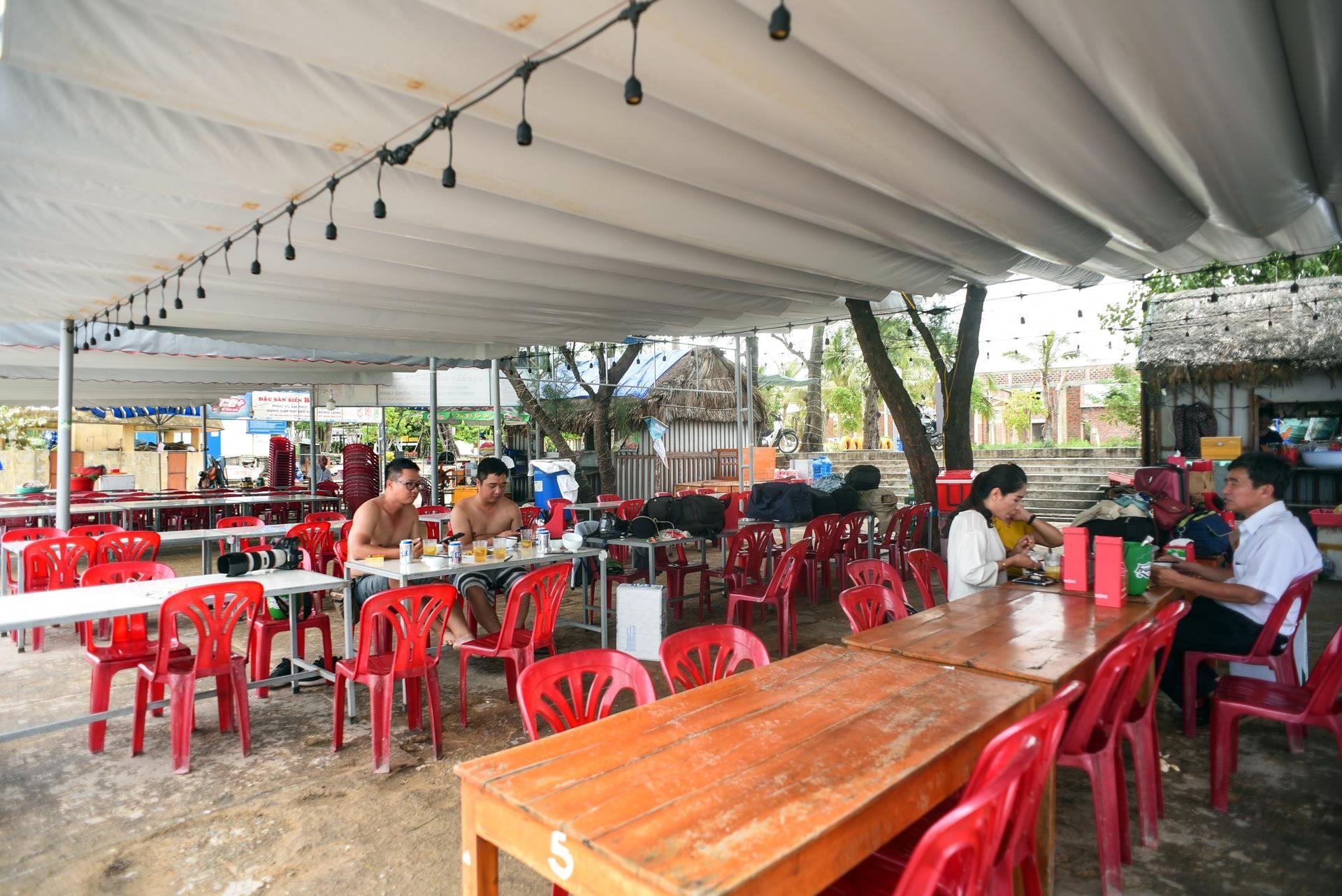 Nguoi dan tam bien Nhat Le sau bao so 4 anh 10