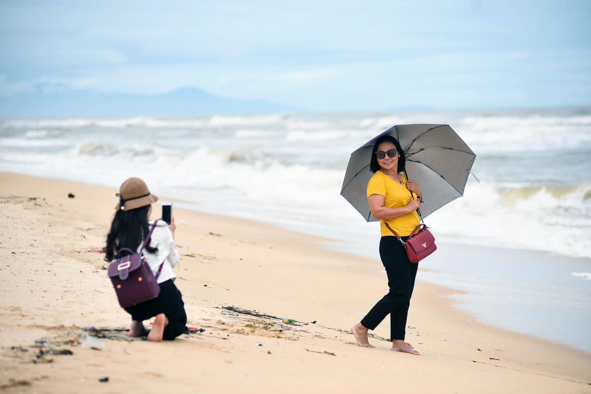 Nguoi dan tam bien Nhat Le sau bao so 4 anh 4