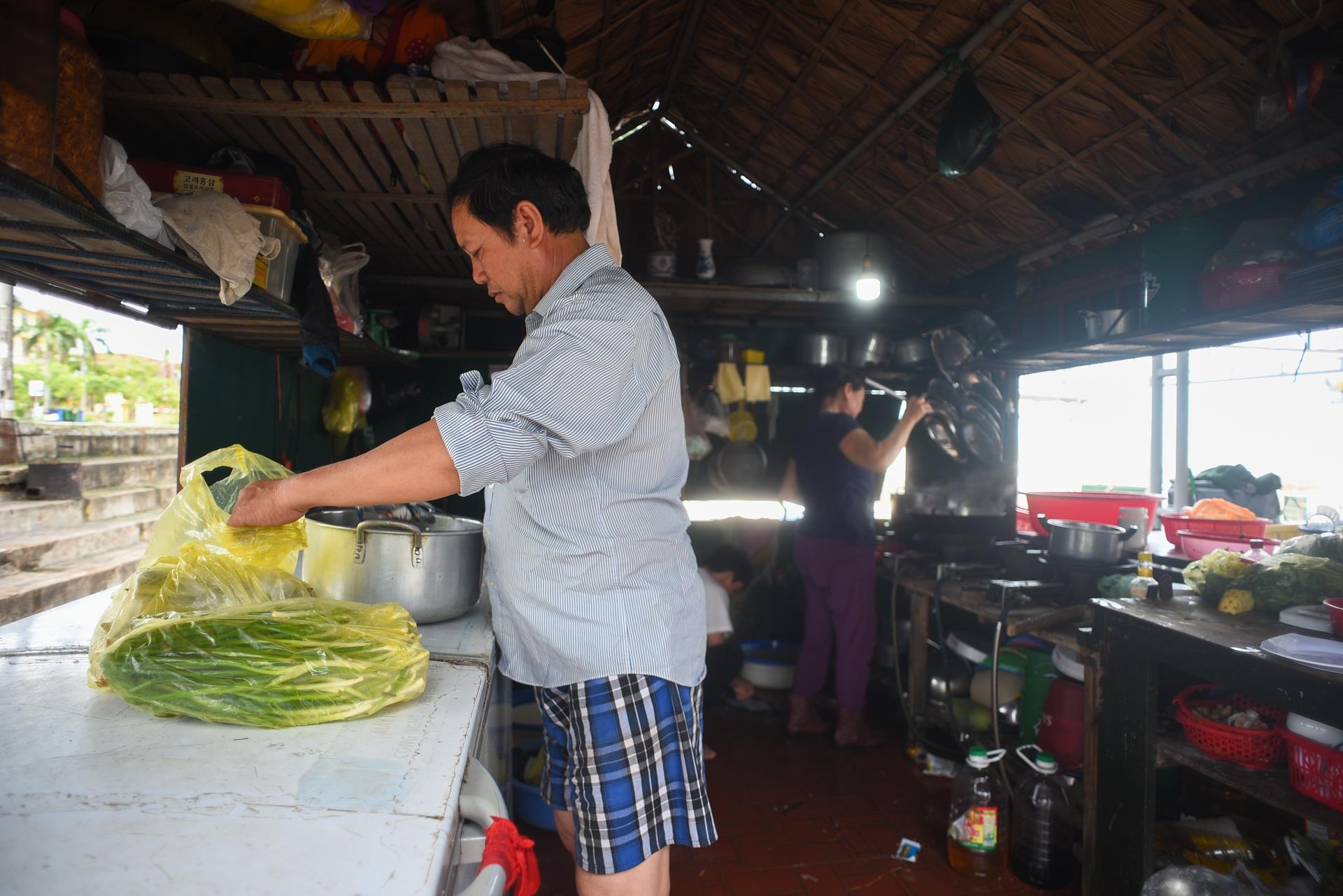 Nguoi dan tam bien Nhat Le sau bao so 4 anh 8