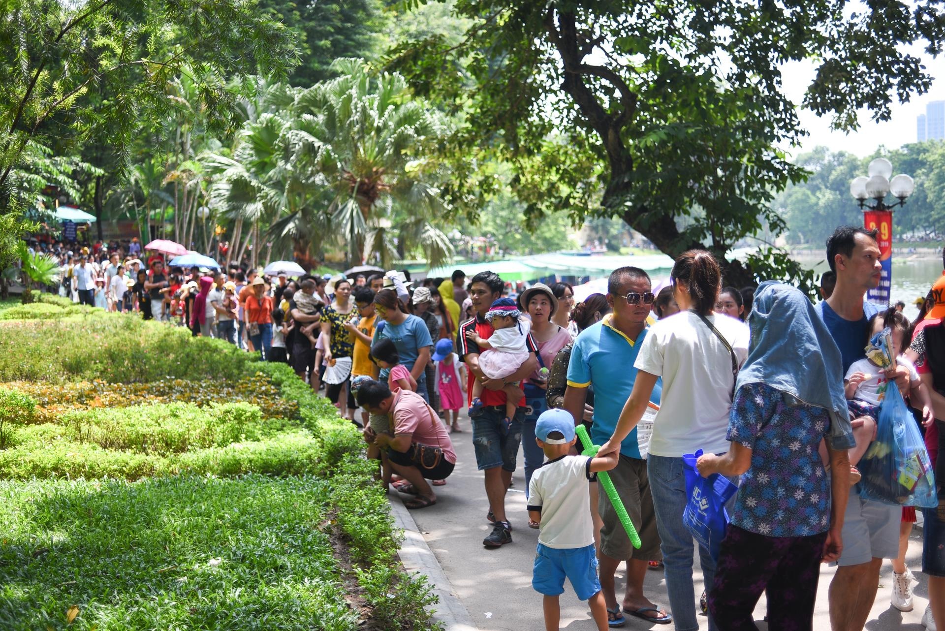 Vat va vui choi Cong vien Thu Le dip 2/9 anh 1