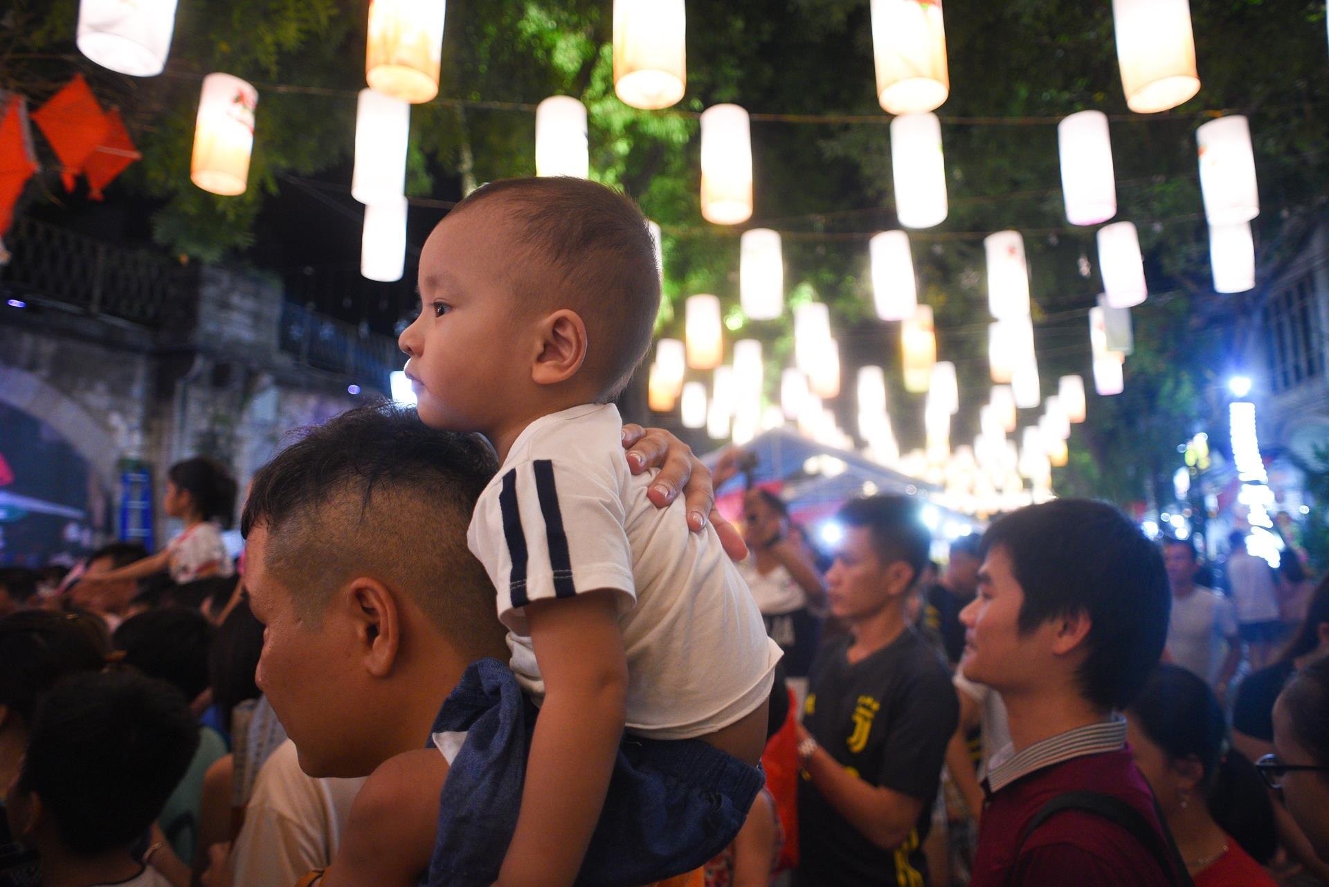 Pho den long Phung Hung anh 11