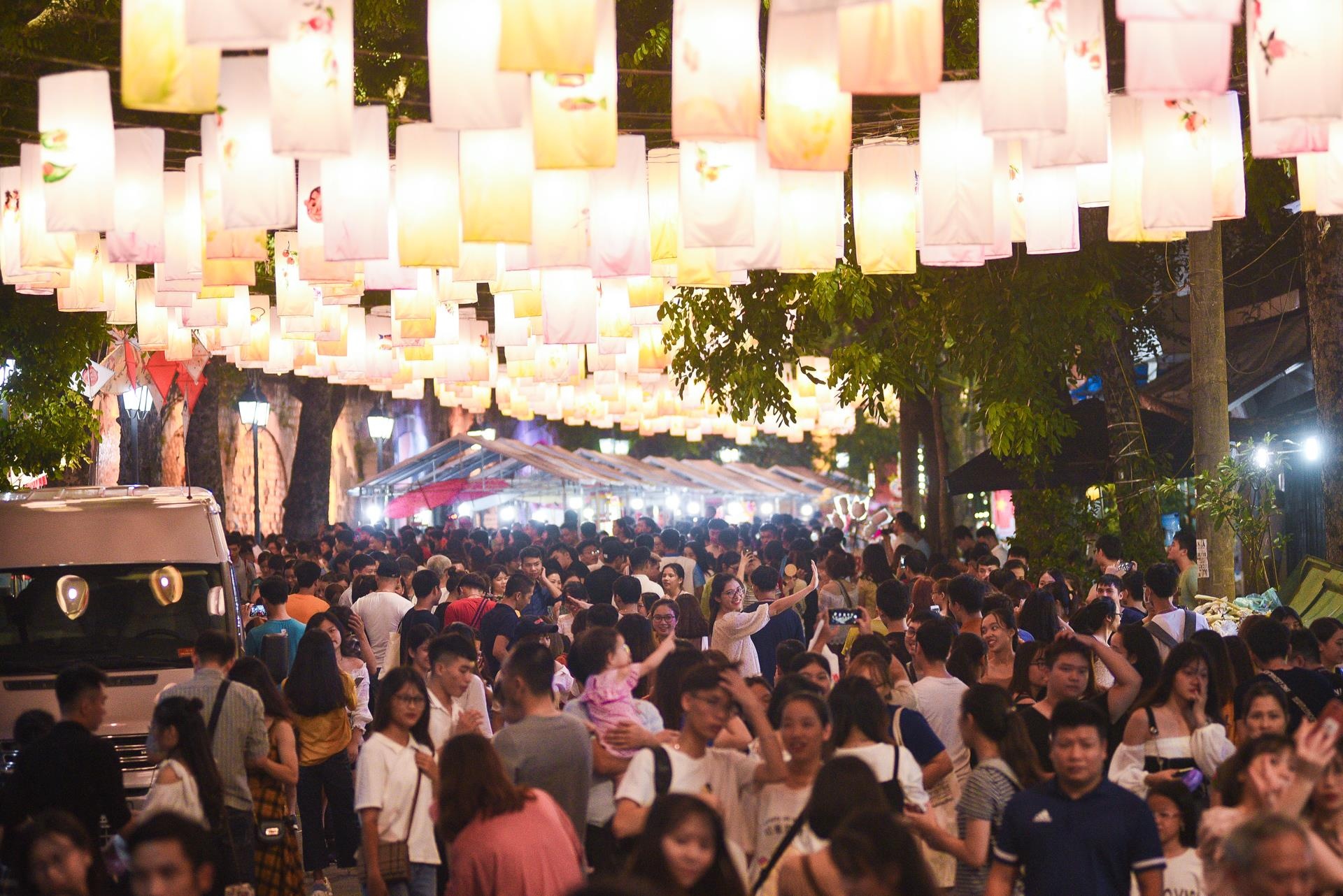 Pho den long Phung Hung anh 5