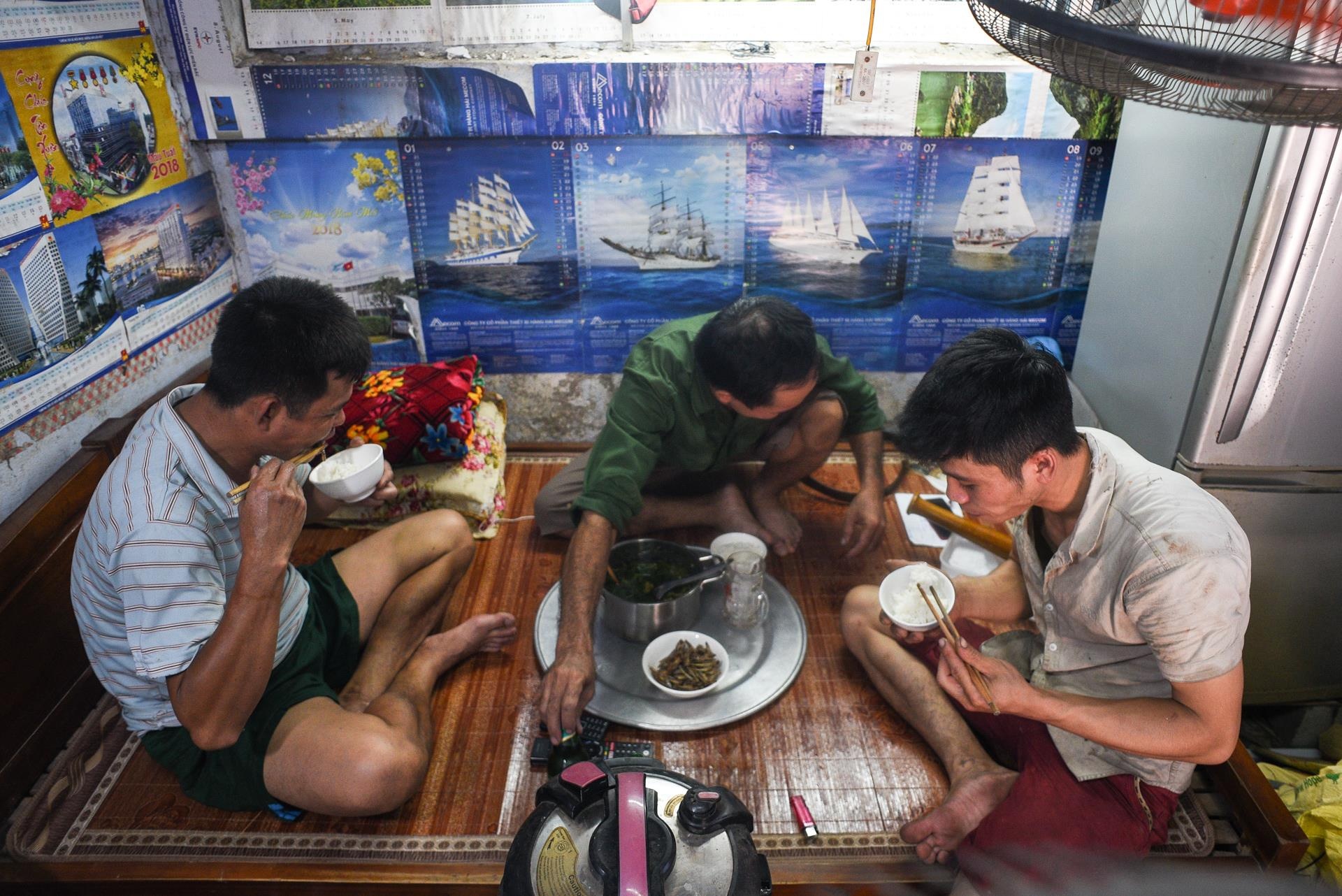 Cu dan 10 ngay sau vu no quanh cong ty Rang Dong anh 33