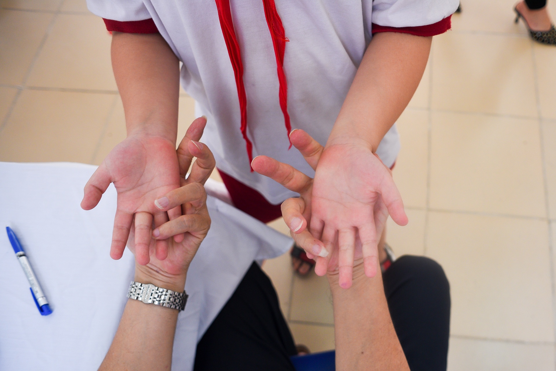 Kham suc khoe cho hoc sinh Ha Dinh anh 4