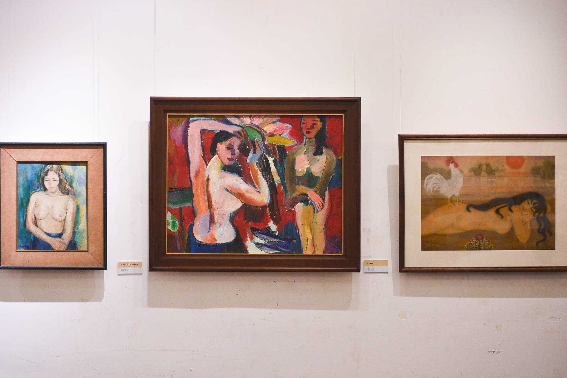 Trien lam tranh khoa than tai Ha Noi anh 2