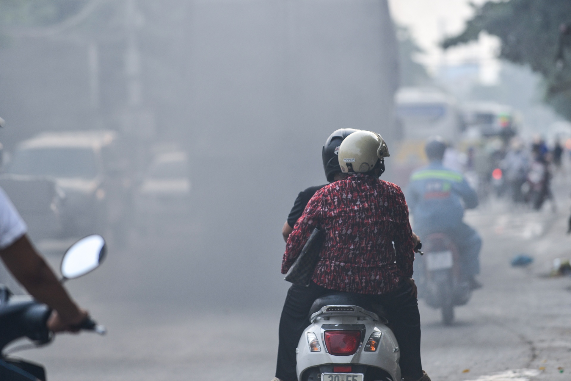 O nhiem khong khi do khi thai xe o to,  dot than to ong anh 4